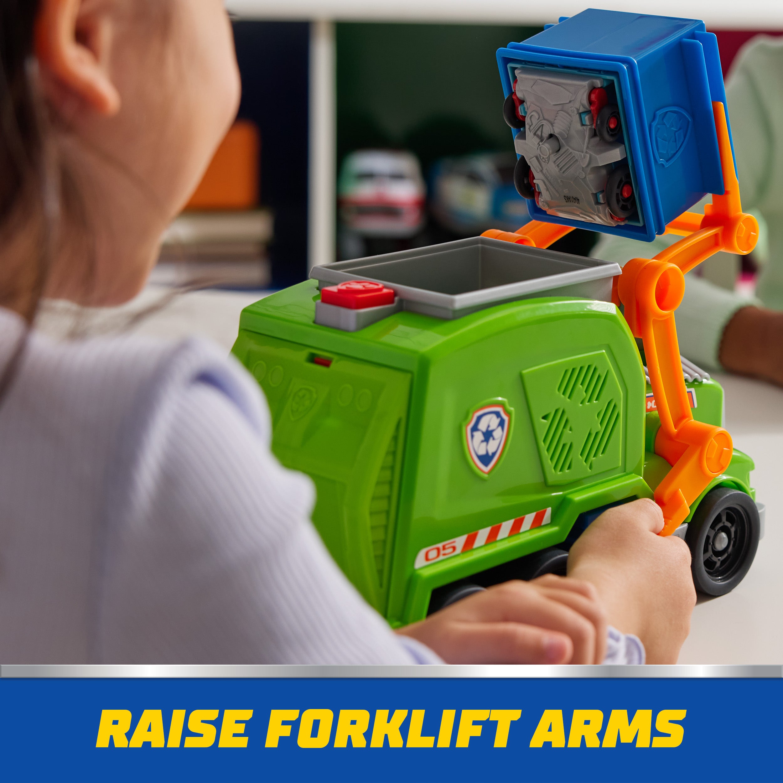 PAW Patrol: Crush N’ Roll Recycling Truck with Rocky Action Figure & Transforming Compacted Trash Vehicle, Kids Toys for Boys & Girls Ages 3 and up