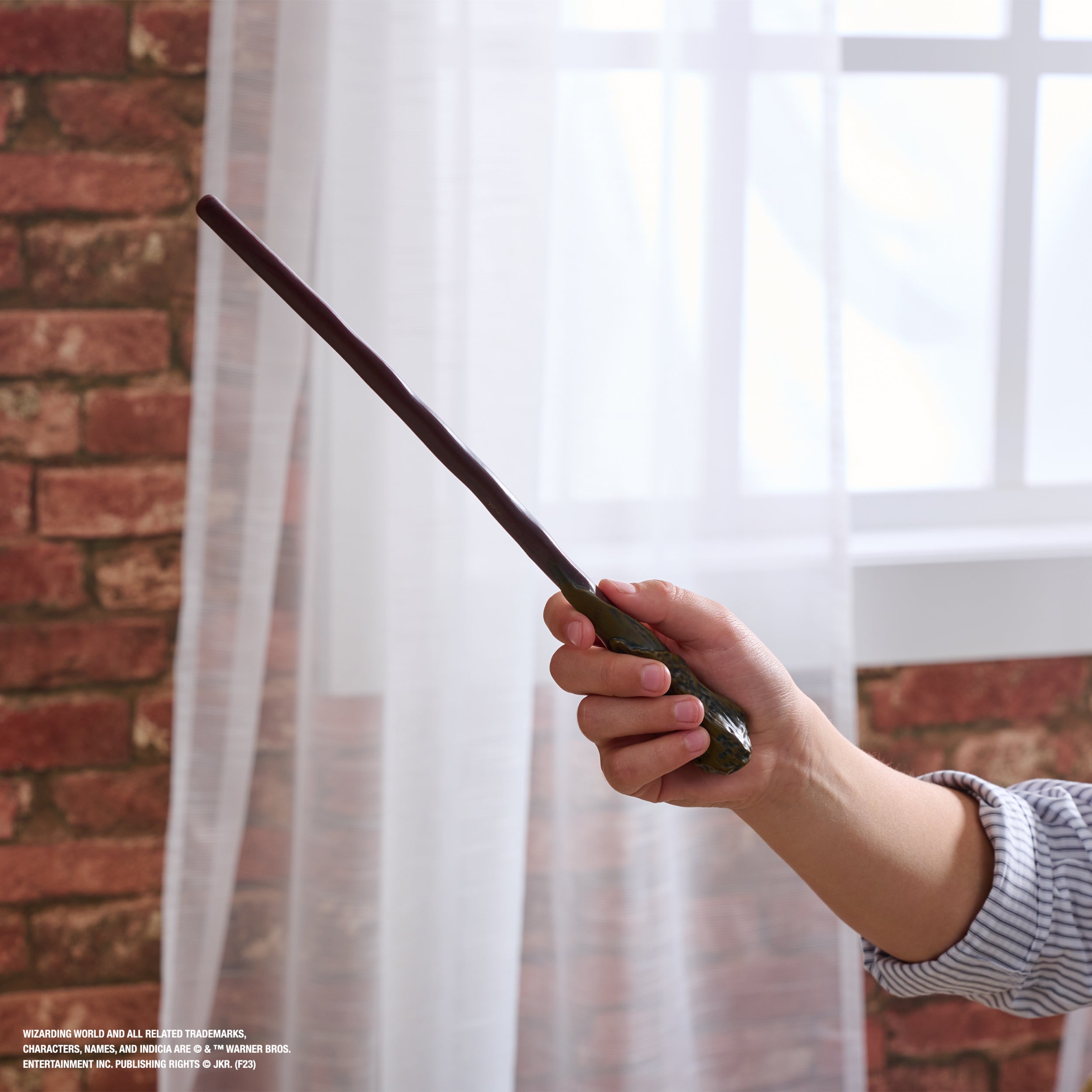 Wizarding World Harry Potter, 12-inch Magical Collector Ron Weasley Wand, Stand & Die-cast Icon, Magical Artifacts, Accessory for Halloween Costumes