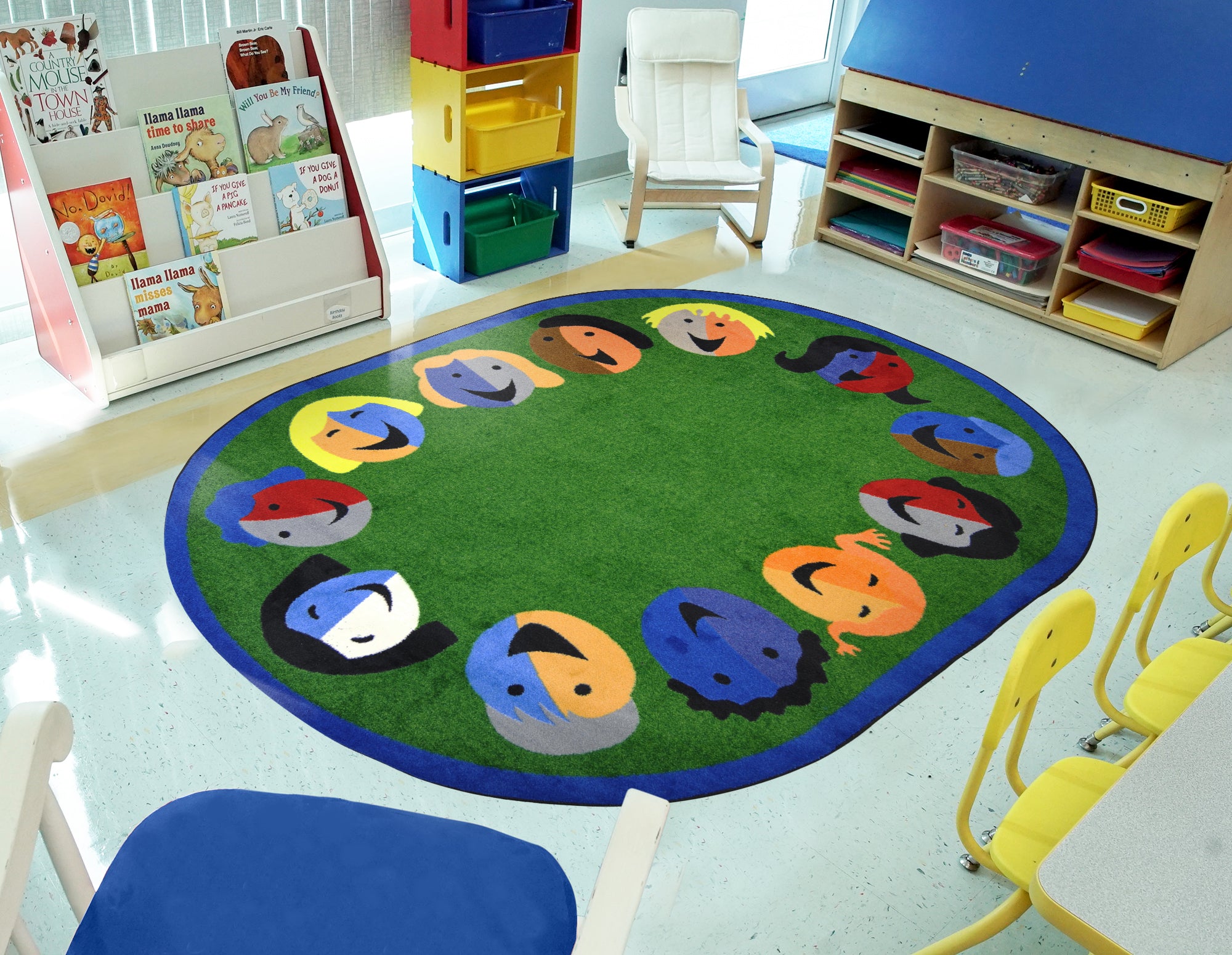 Joyful Faces 5'4" x 7'8" Oval area rug in color Green
