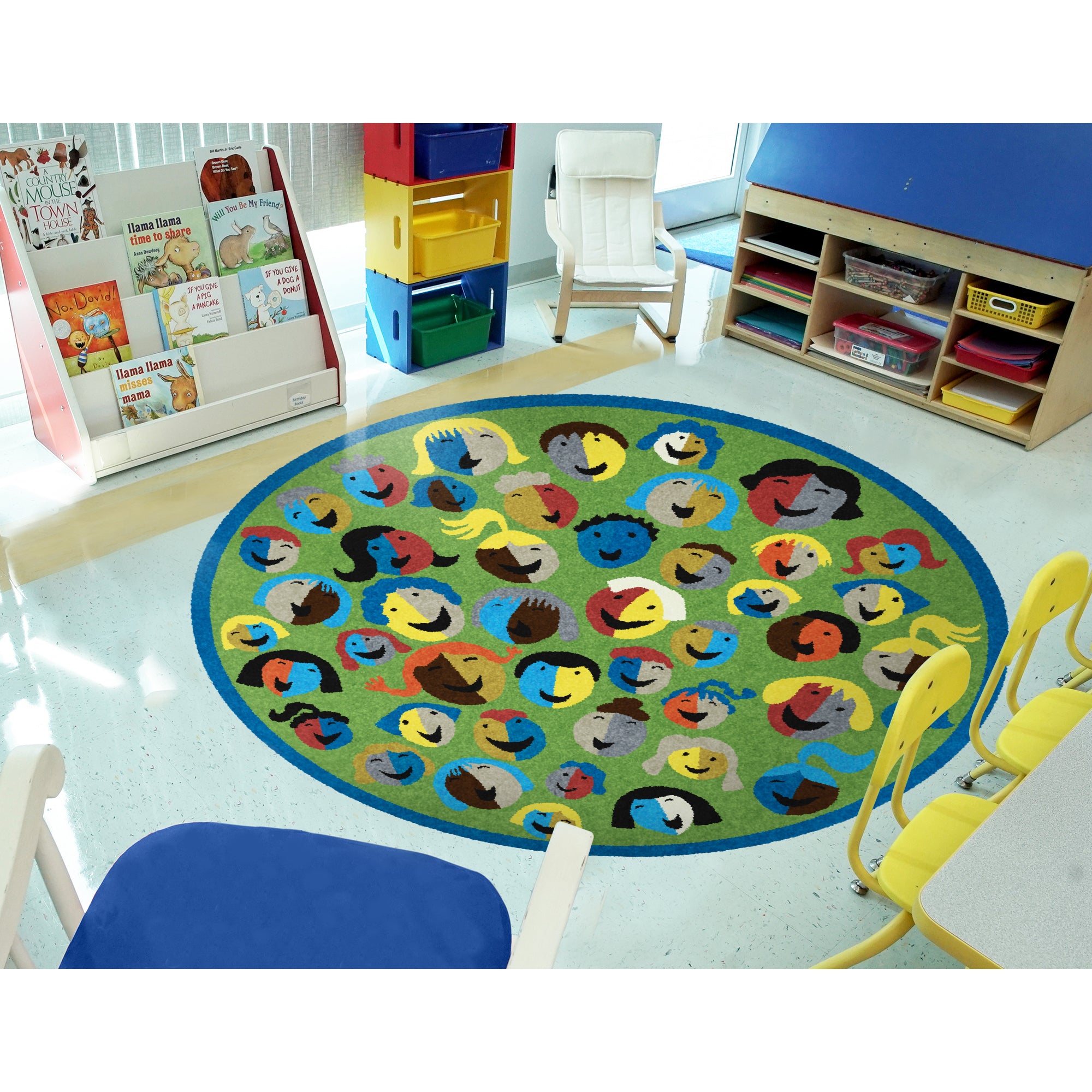 Joyful Faces 7'7" Round area rug in color Green