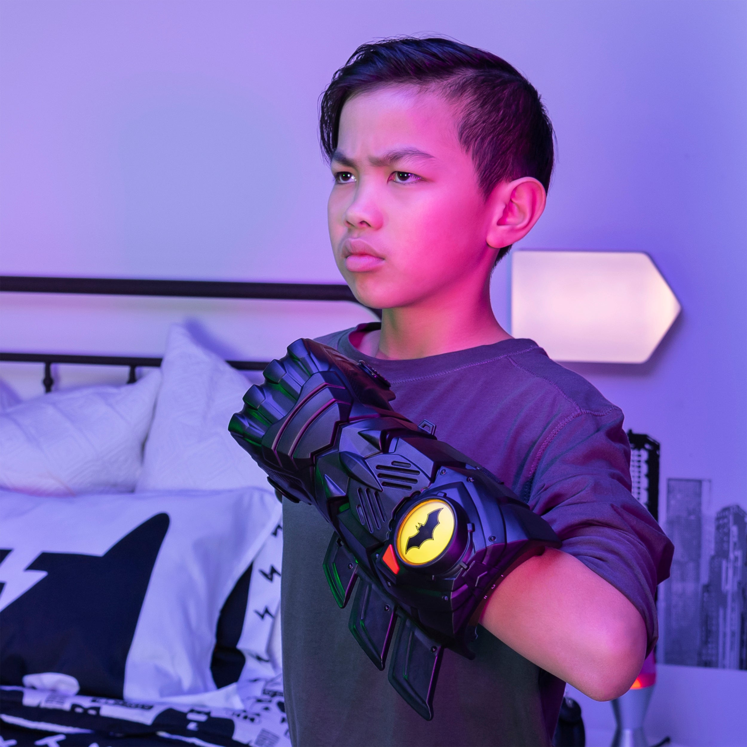 BATMAN, Interactive Gauntlet with Over 15 Phrases and Sounds, Kids Toys for Boys Aged 4 and Up