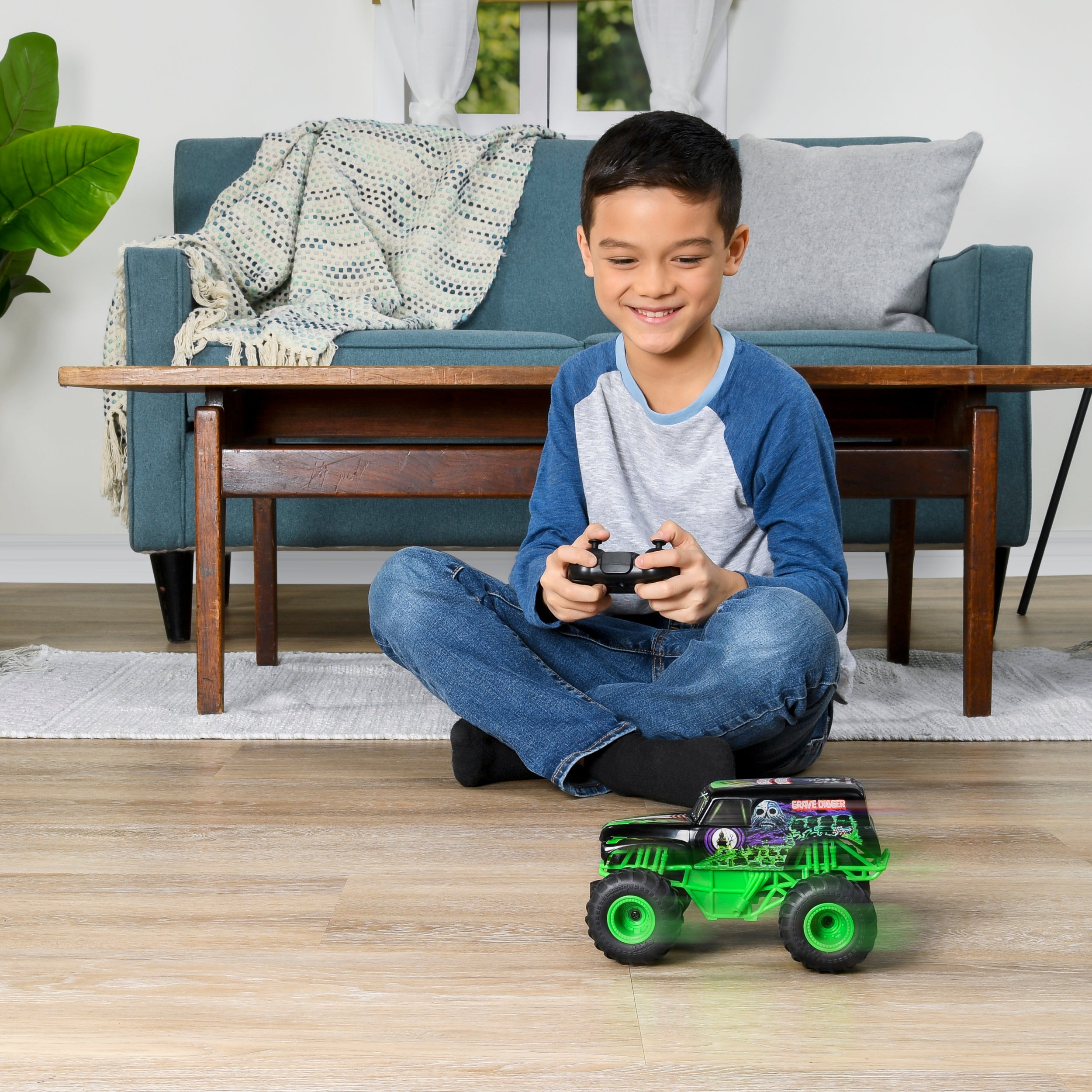 Monster Jam, Remote Control Monster Truck, 1:24 Scale Styles May Vary