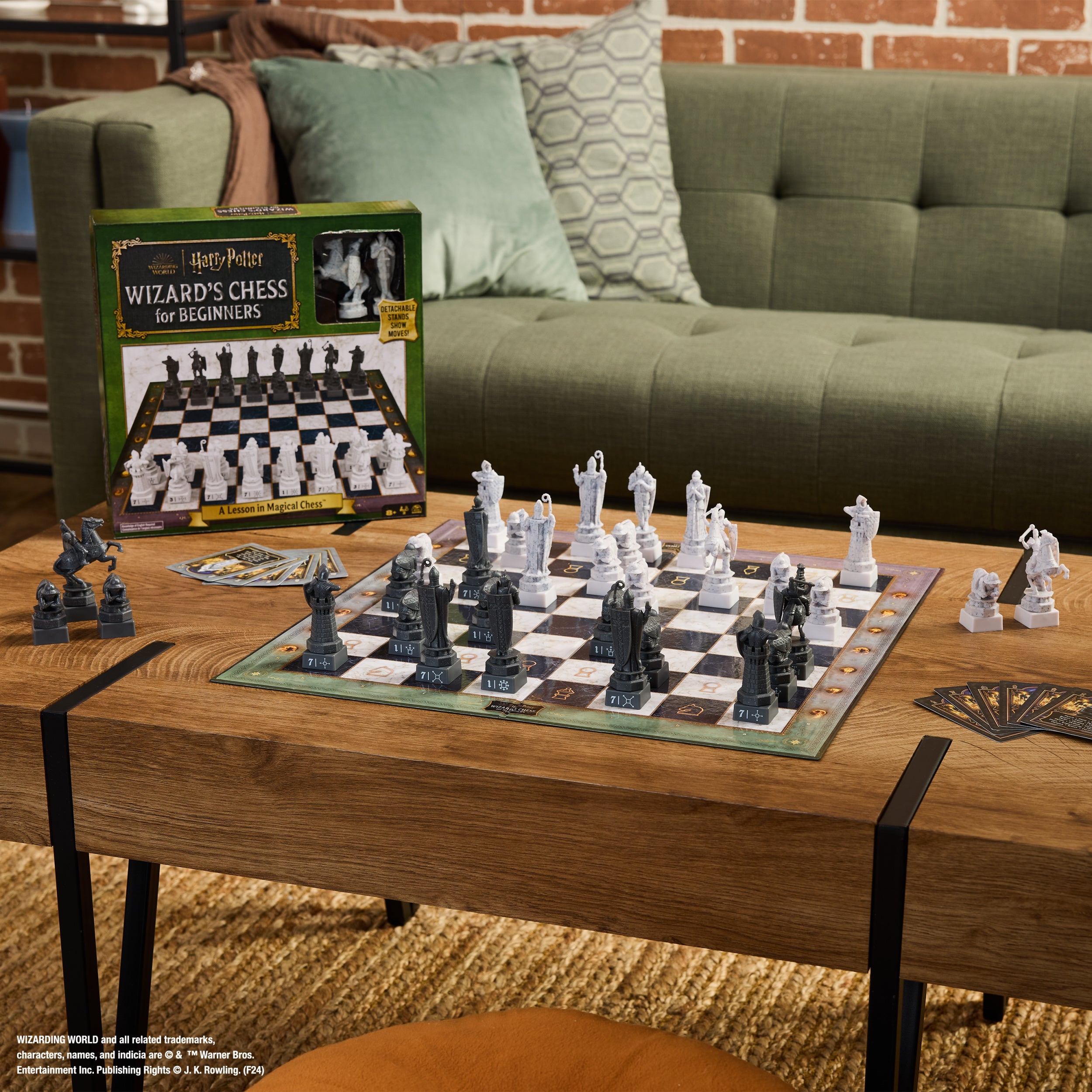 Spin Master Games, Wizarding World of Harry Potter Chess Teacher, Beginner Chess Set, Learn to Play Game for Beginners, Strategy Game for Muggles, for Kids & Family, 2 Players, for Ages 8 & Up