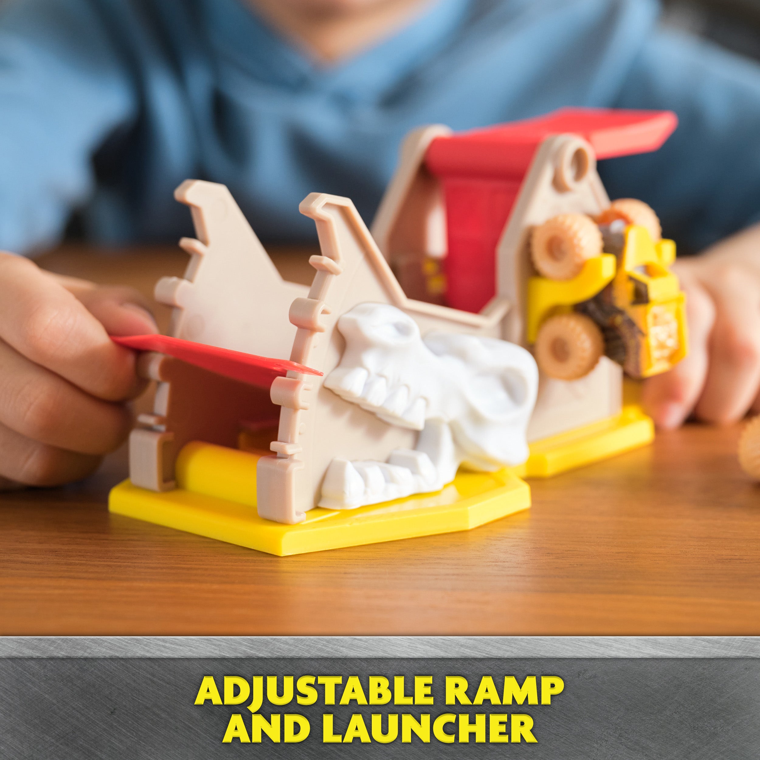 Monster Jam Mini Jams, Earthshaker Boneyard Blaster Playset with 2 Minis Monster Jam Monster Truck, Kids Toys For Ages 3 and Up