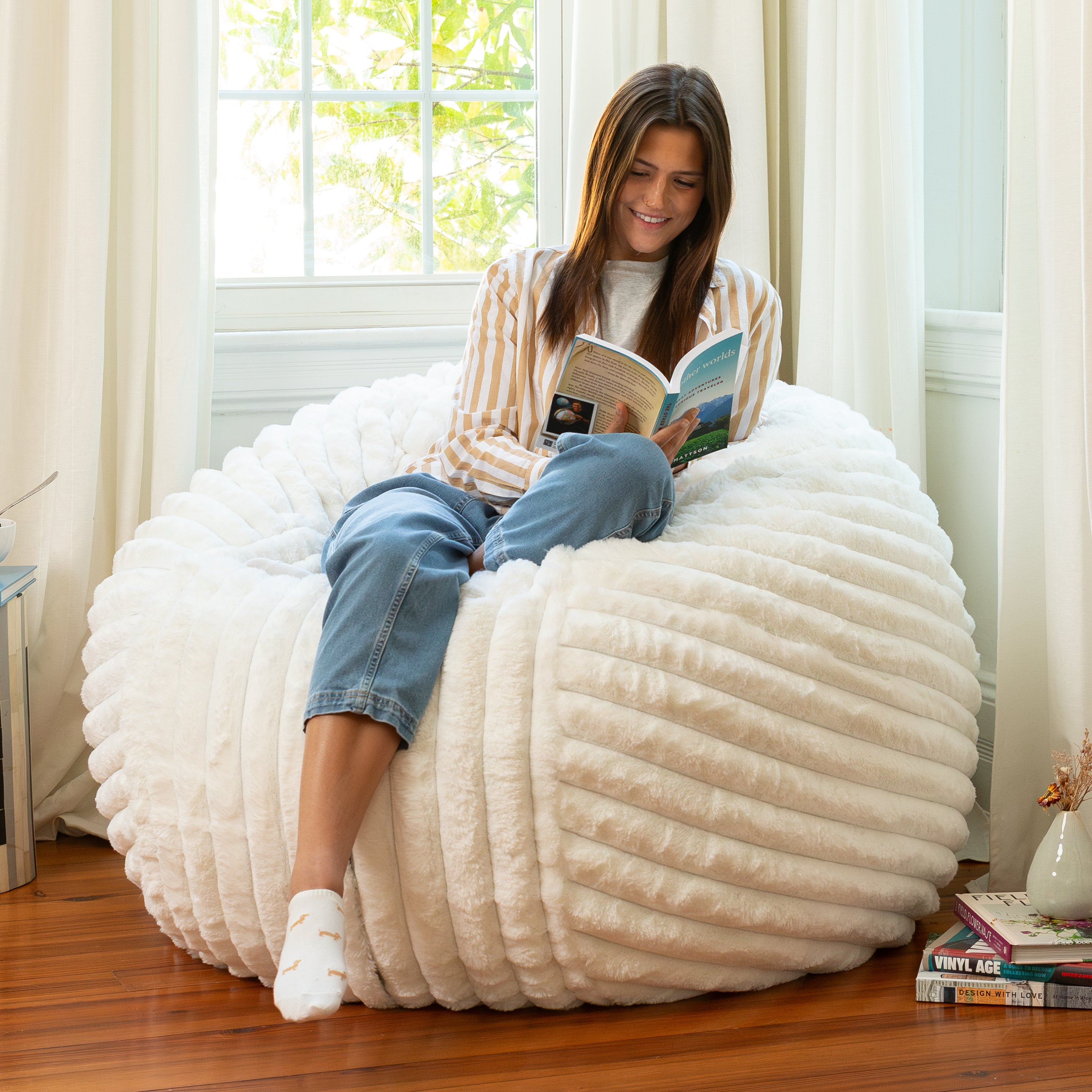 Jaxx Saxx 4ft - Large Round Bean Bag for Adults - Made in the USA - Luxuriously Soft Plush Faux Fur, Ivory