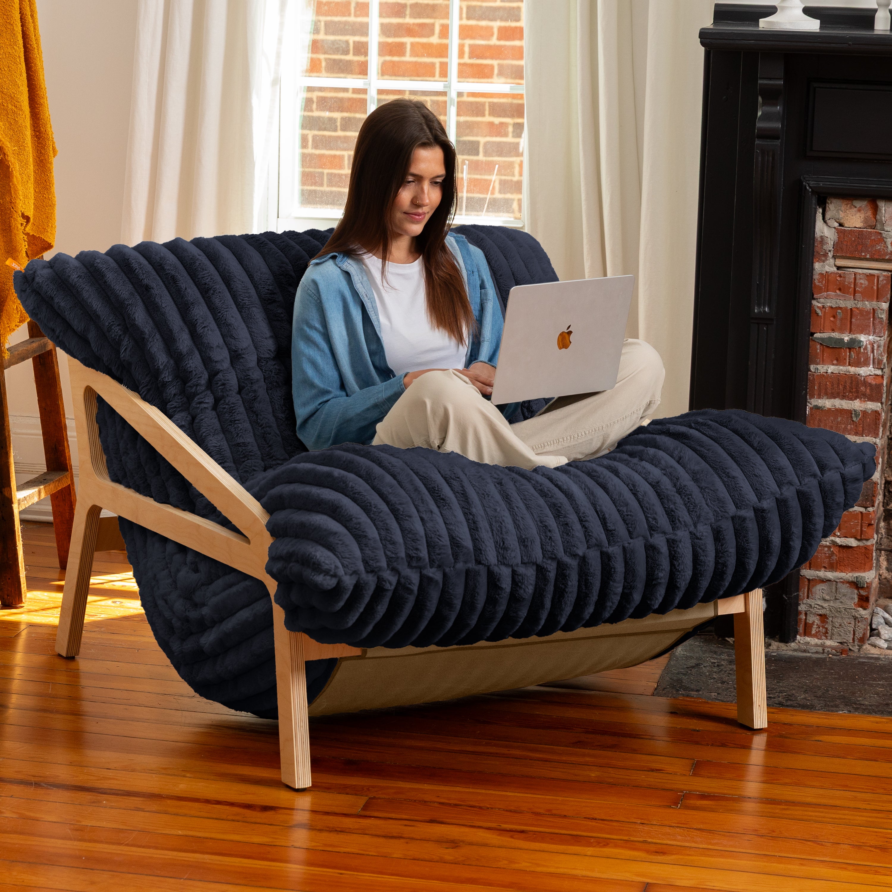 Pillow Saxx Dream Lounger with Wood Frame - 3-in-1 Bean Bag Accent Chair, Recliner & Sleeper Mondo Fur Midnight Blue