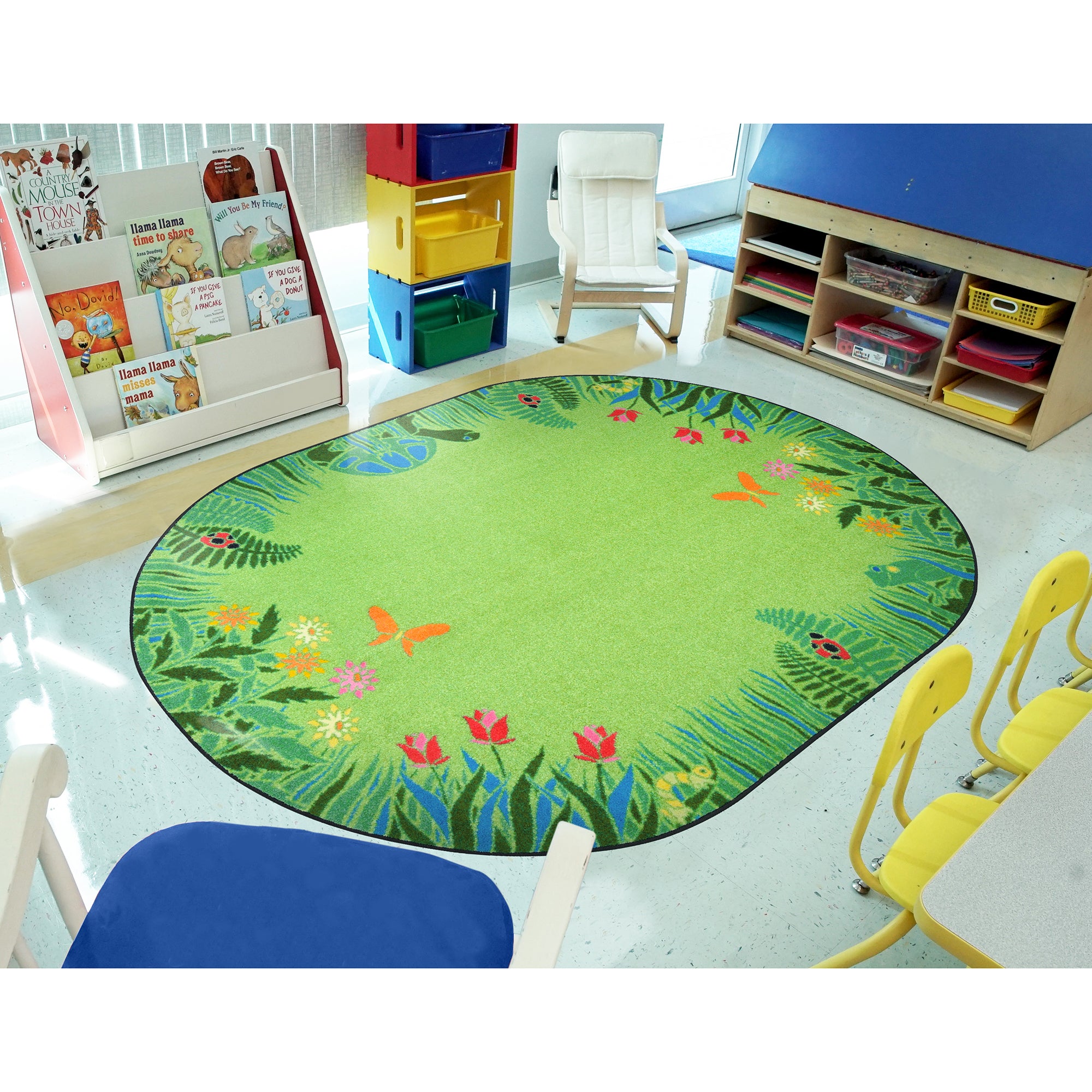Merry Meadows 7'8" x 10'9" Oval area rug in color Green