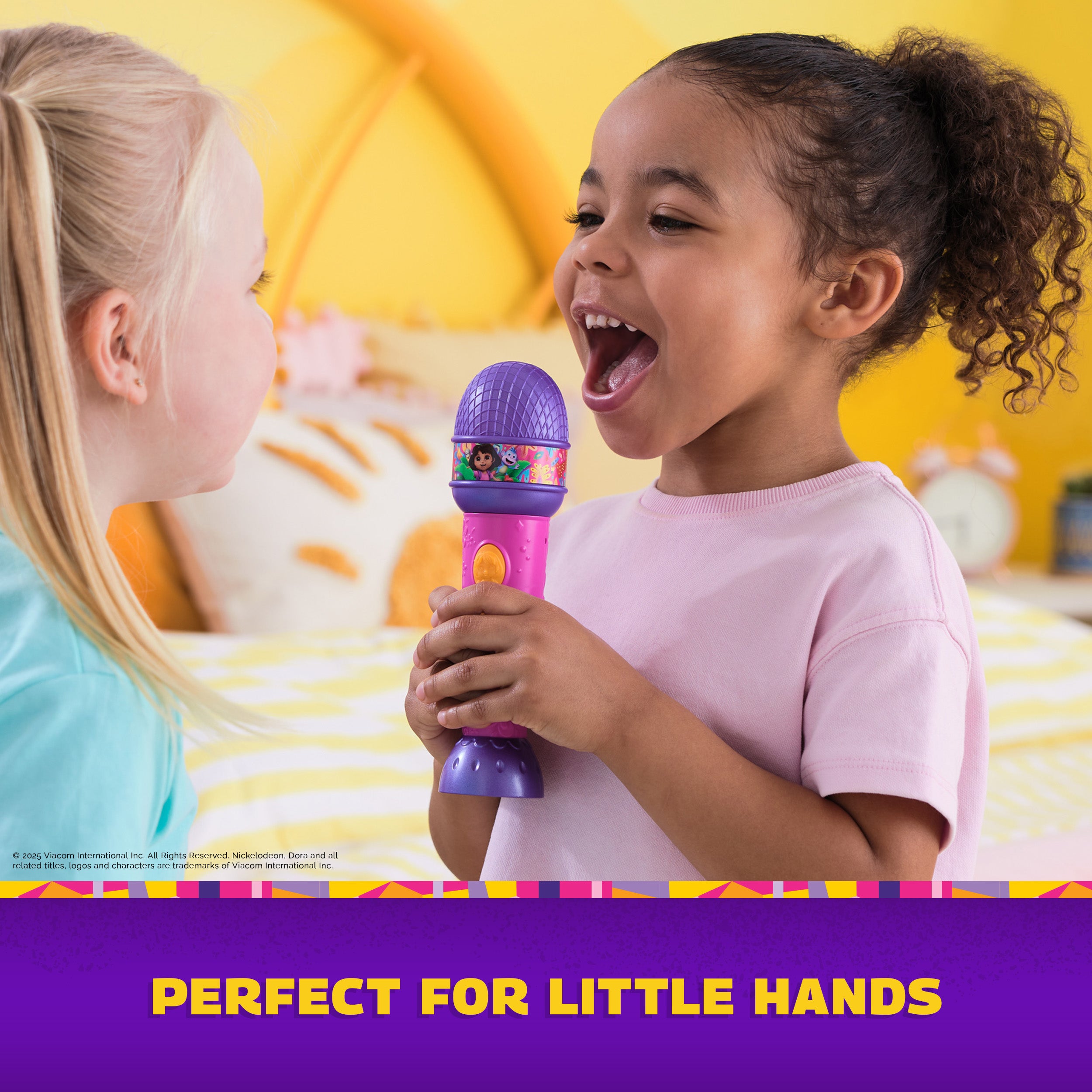 Dora, Rainforest Rhythms Microphone with Music, Sound Fx & Bilingual Phrases, Kids Toys for Girls & Boys Ages 3 and Up