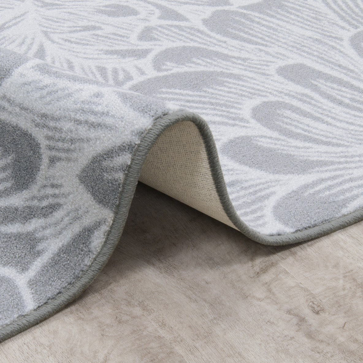 New Bloom 3'10" x 5'4" area rug in color Sterling