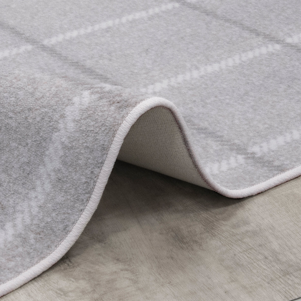 New Haven 3'10" x 5'4" area rug in color Dove