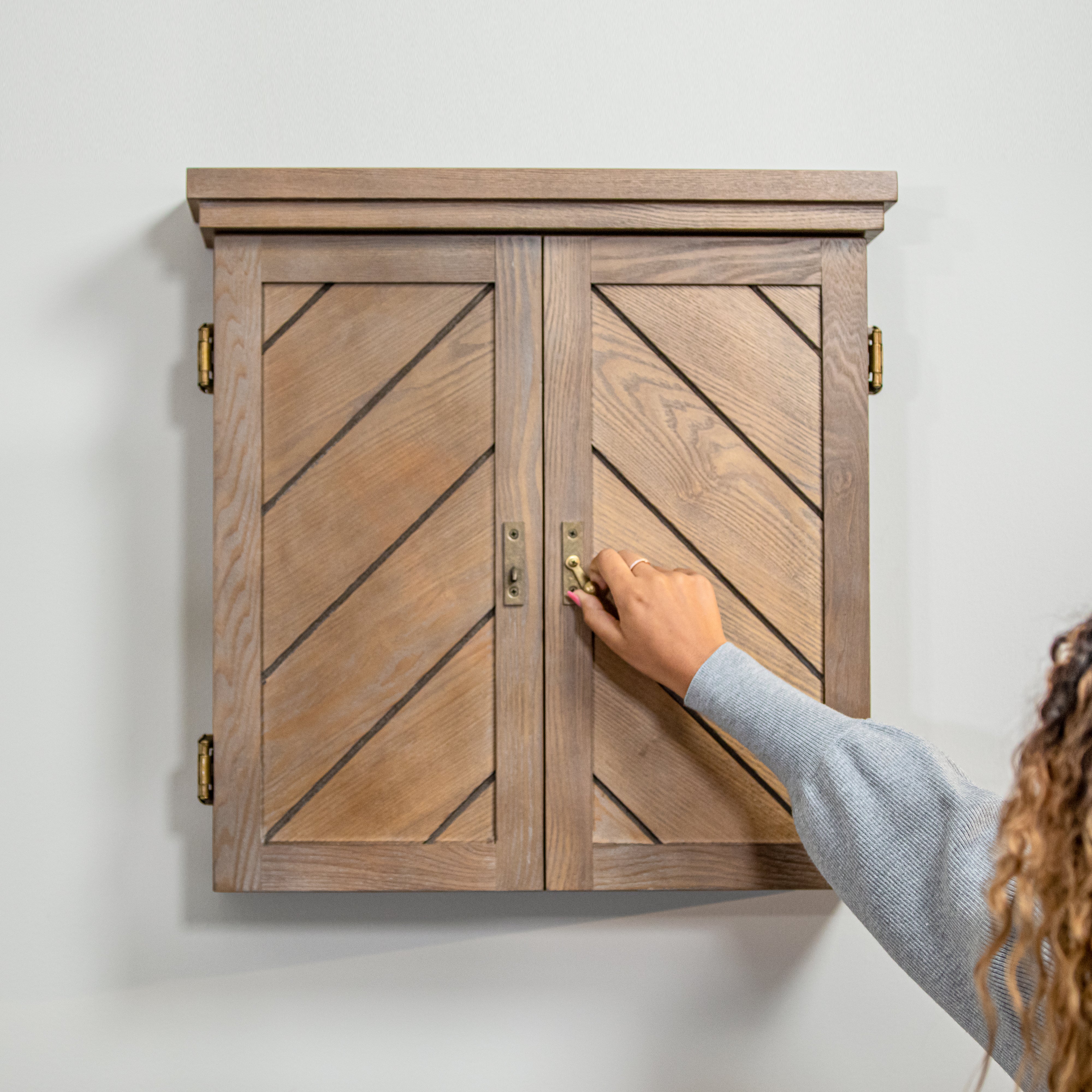 American Legend Charleston Bristle Cabinet Set