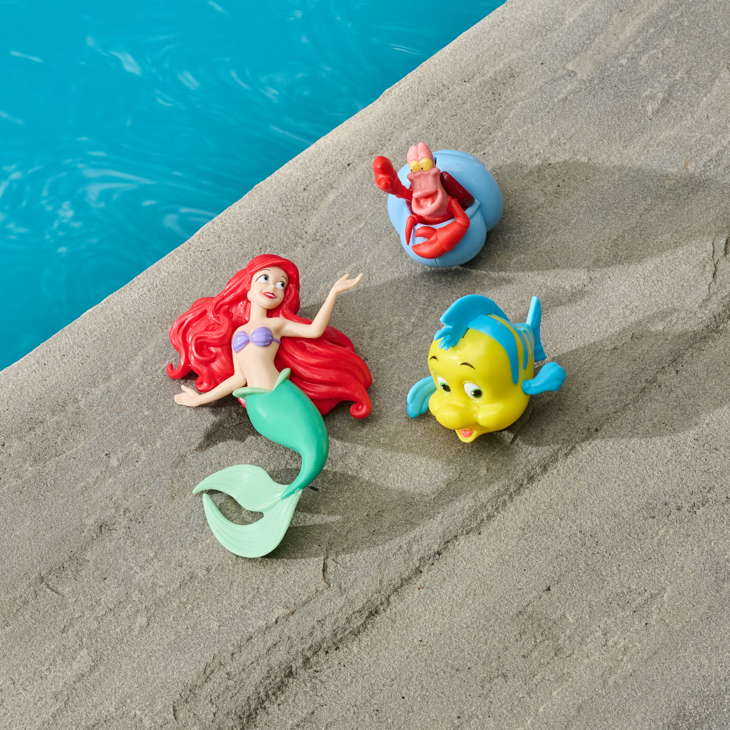 Swimways Disney Princess Ariel Dive Characters 3-Pack, Swimming Pool Accessories & Kids Pool Toys, Pool Party Supplies & Water Toys for Kids Aged 5 & Up