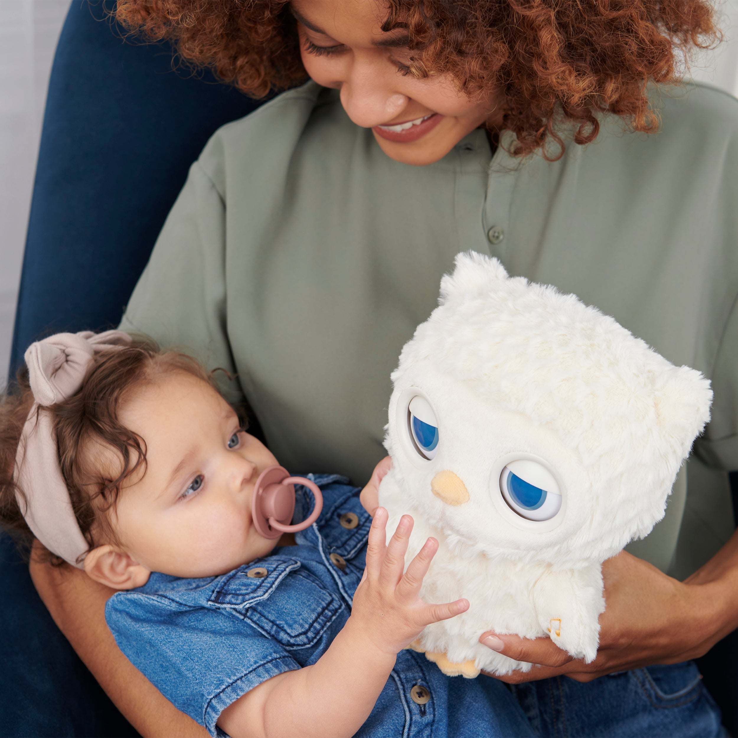 GUND Baby Sleepy Eyes Owl Bedtime Soother Plush Owl Stuffed Animal Night Light & Sound Machine for Baby Boys and Girls, 8”