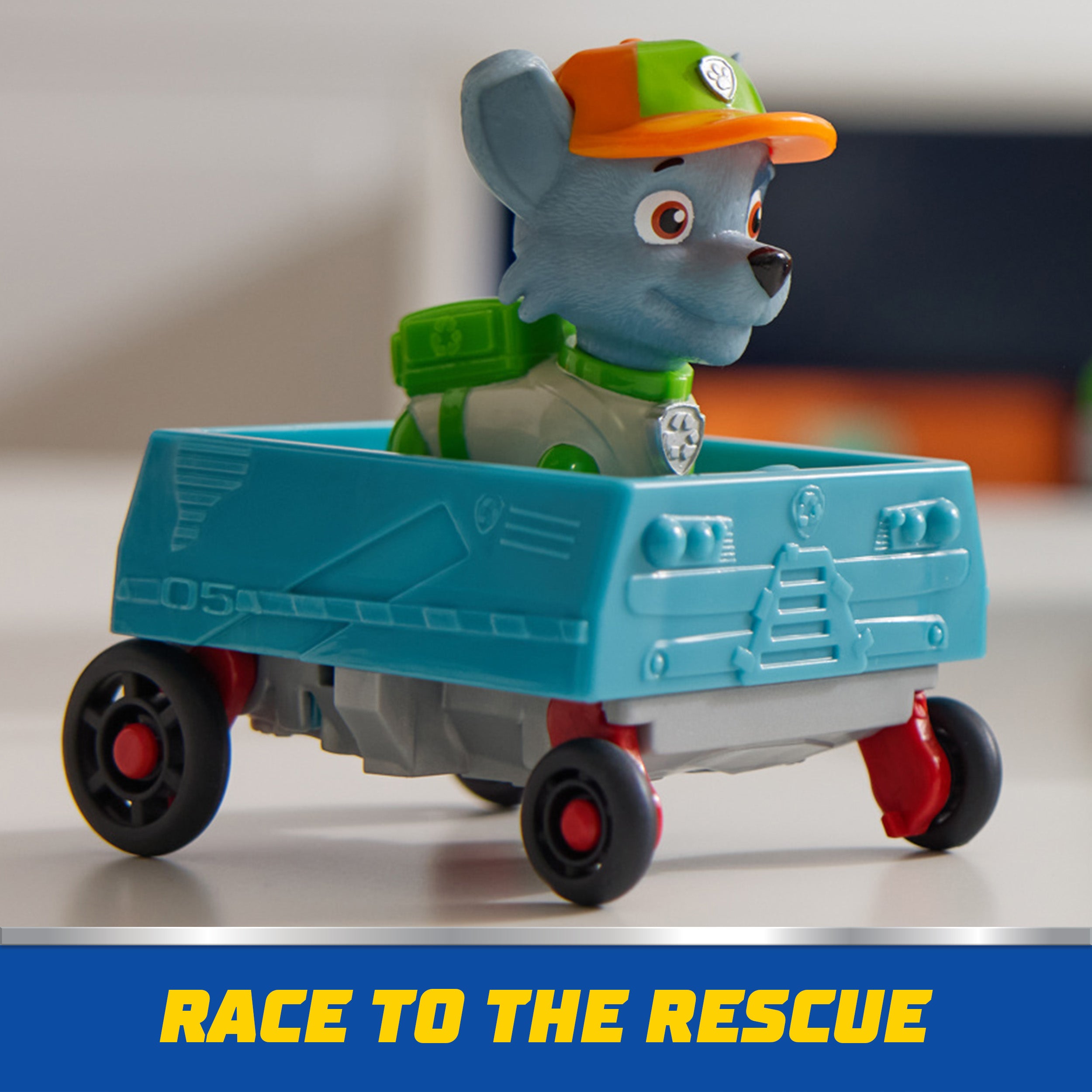 PAW Patrol: Crush N’ Roll Recycling Truck with Rocky Action Figure & Transforming Compacted Trash Vehicle, Kids Toys for Boys & Girls Ages 3 and up