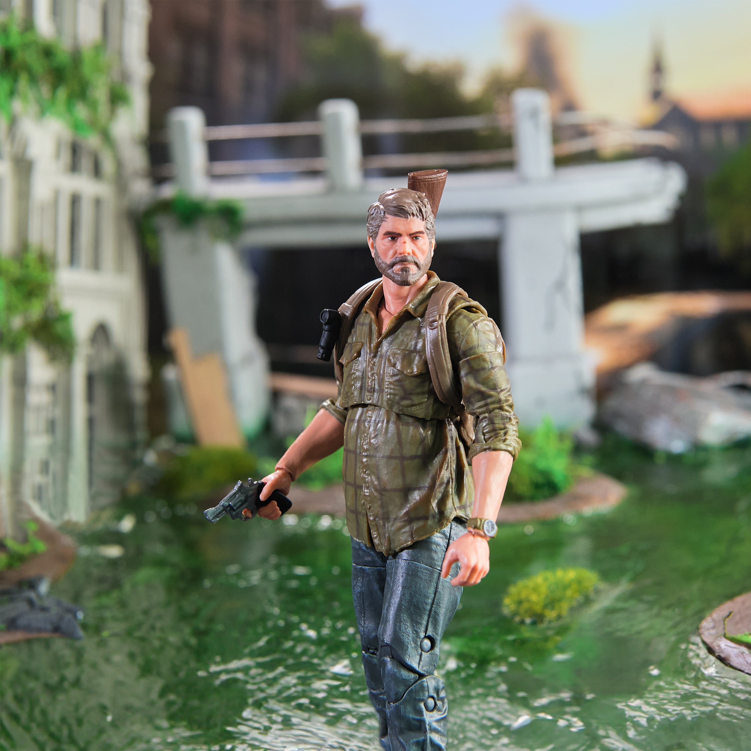 PlayStation The Last of Us, 2-Pack 6” Joel & Ellie Action Figures with 19 Accessories, The Shapes Collection, For PS5 Fans & Collectors Ages 17+