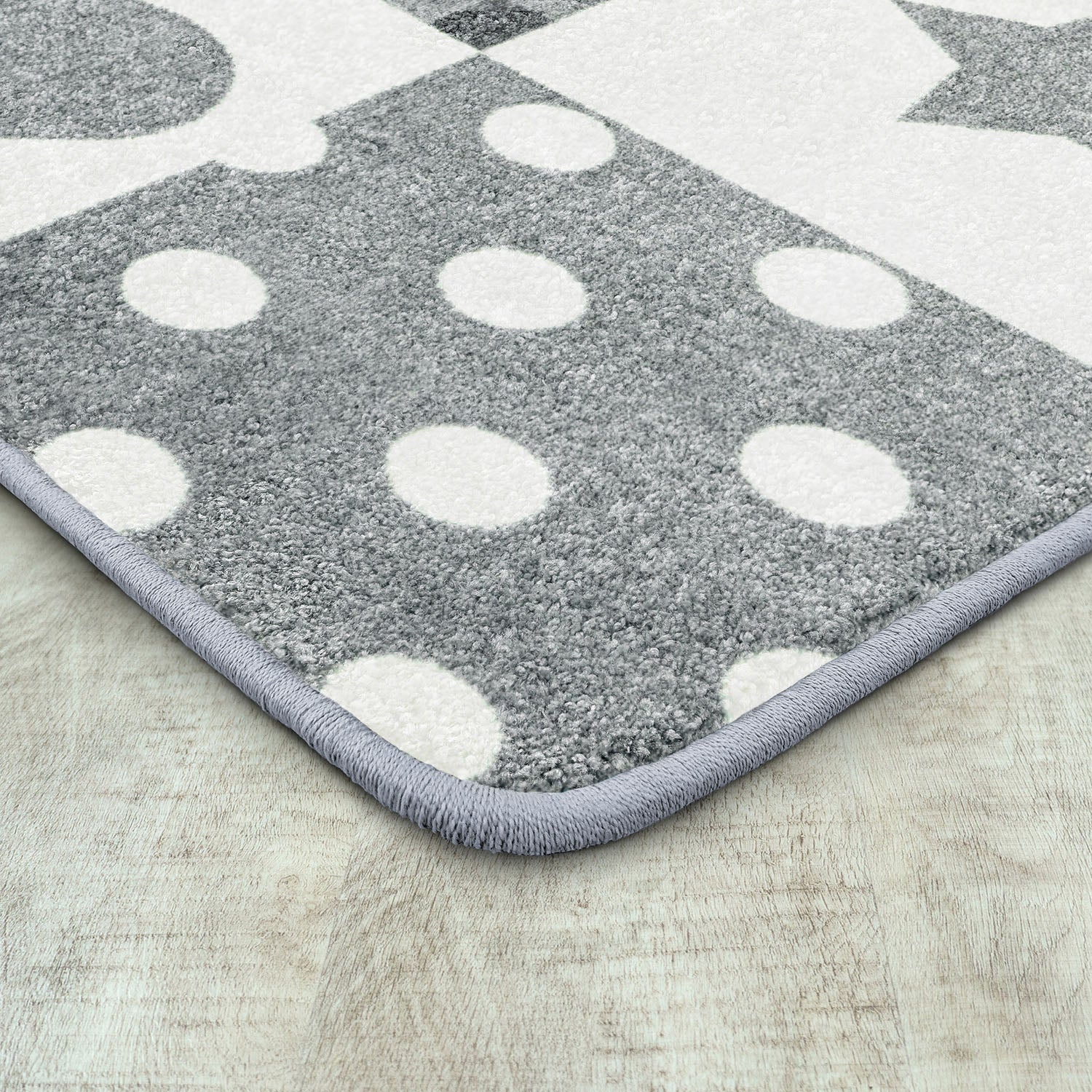 Patchwork Girl 3'10" x 5'4" area rug in color Cloudy