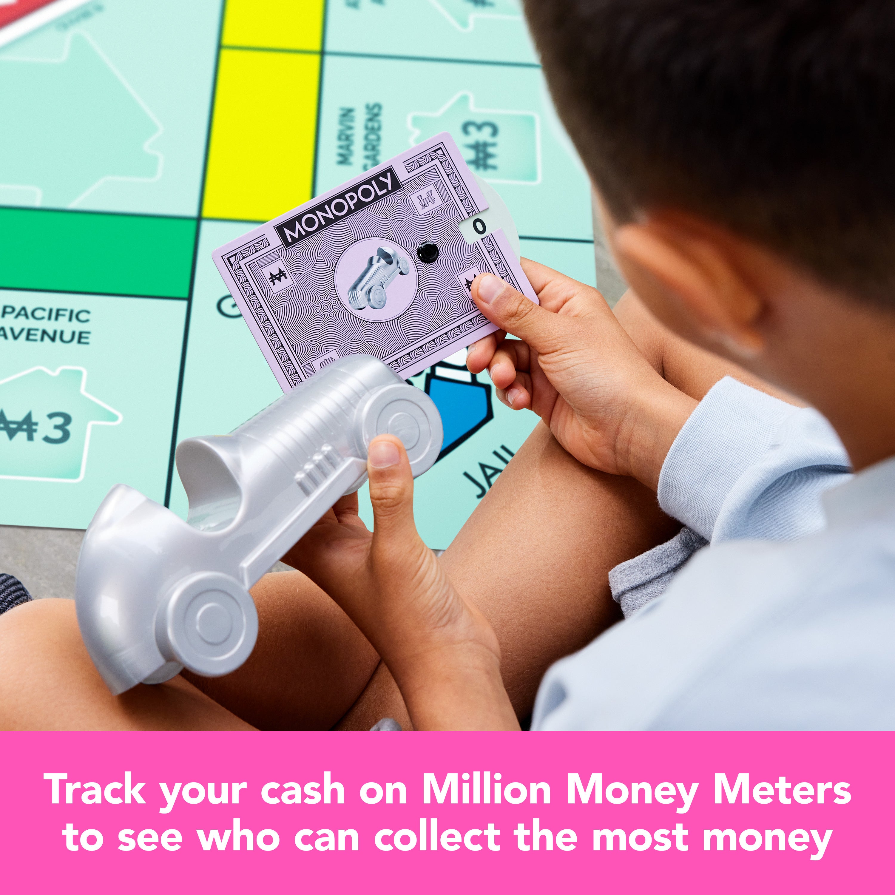 Spin Master Games, Monopoly Giant Edition, Classic Family Board Game for Indoor & Outdoor Play with Oversized Board, Screenless Activity, 2-4 Players, for Ages 6 & Up