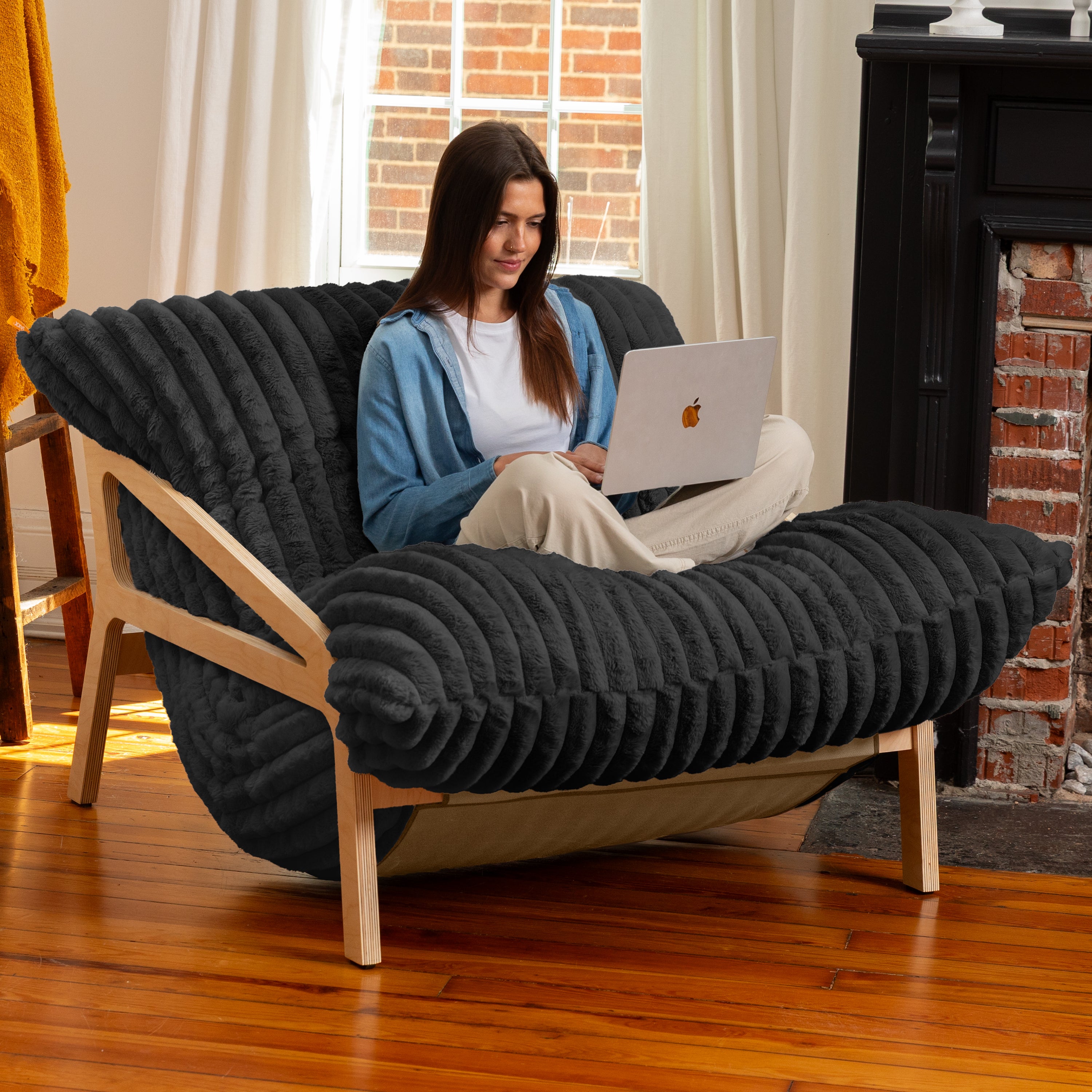 Pillow Saxx Dream Lounger with Wood Frame - 3-in-1 Bean Bag Accent Chair, Recliner & Sleeper Mondo Fur Black