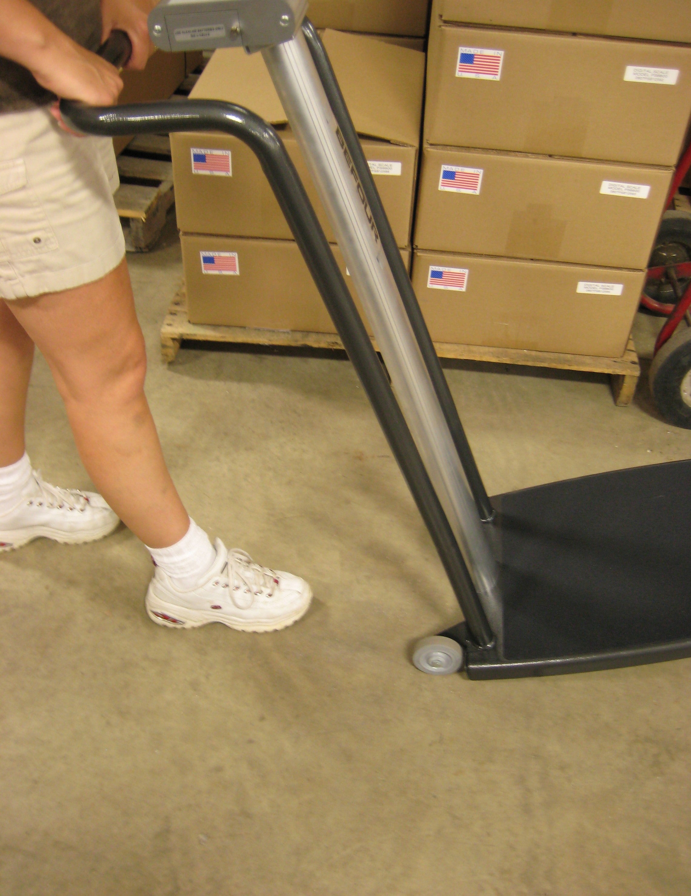 Tilt & Roll Handrail Scale - Lcd, Uses 4  Alkaline Batteries