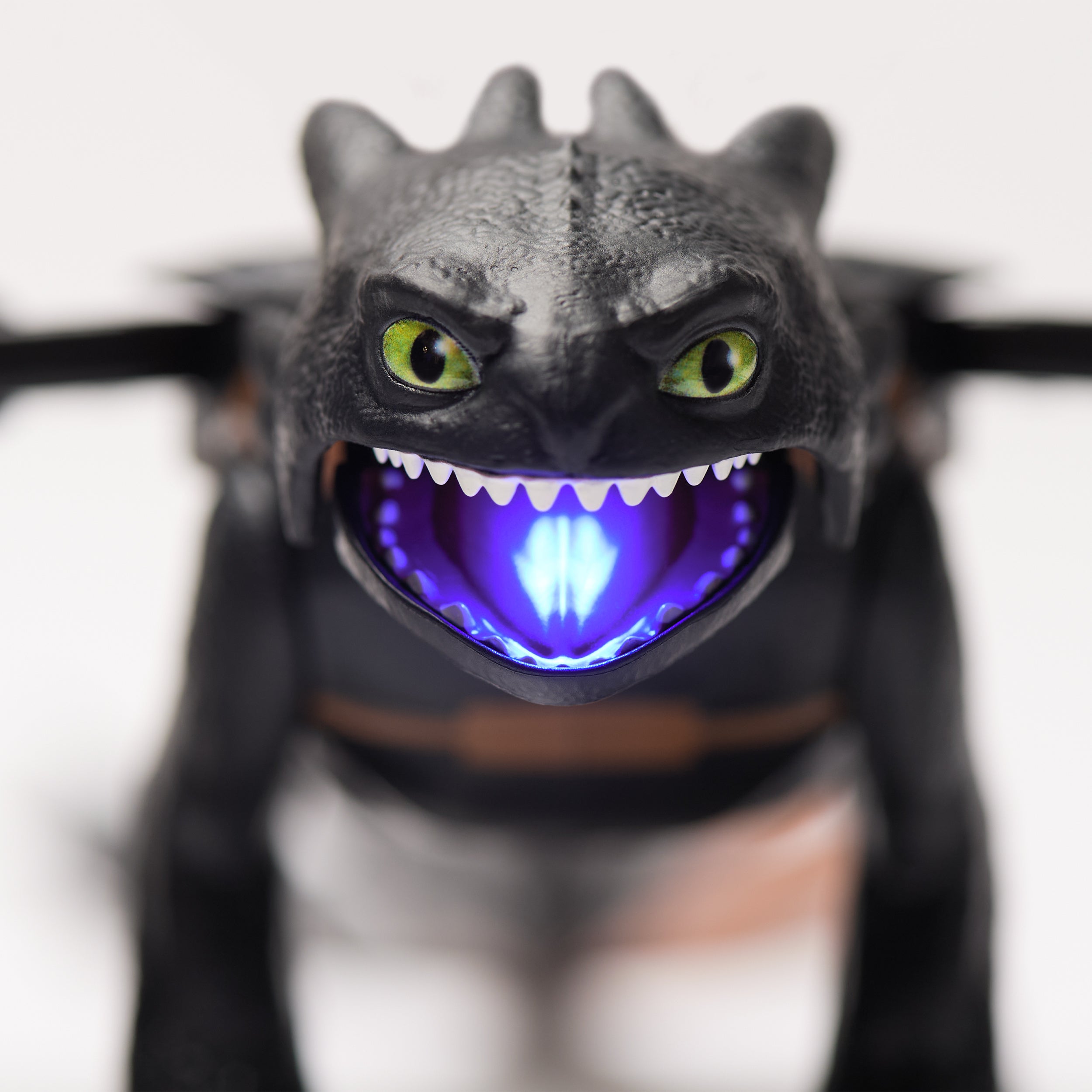 Dreamworks Dragons, How to Train Your Dragon, Ultimate Plasma Blast Toothless, 25” Wings with Lights & Sounds Action Figure, Kids Toys for Boys Ages 4 and up