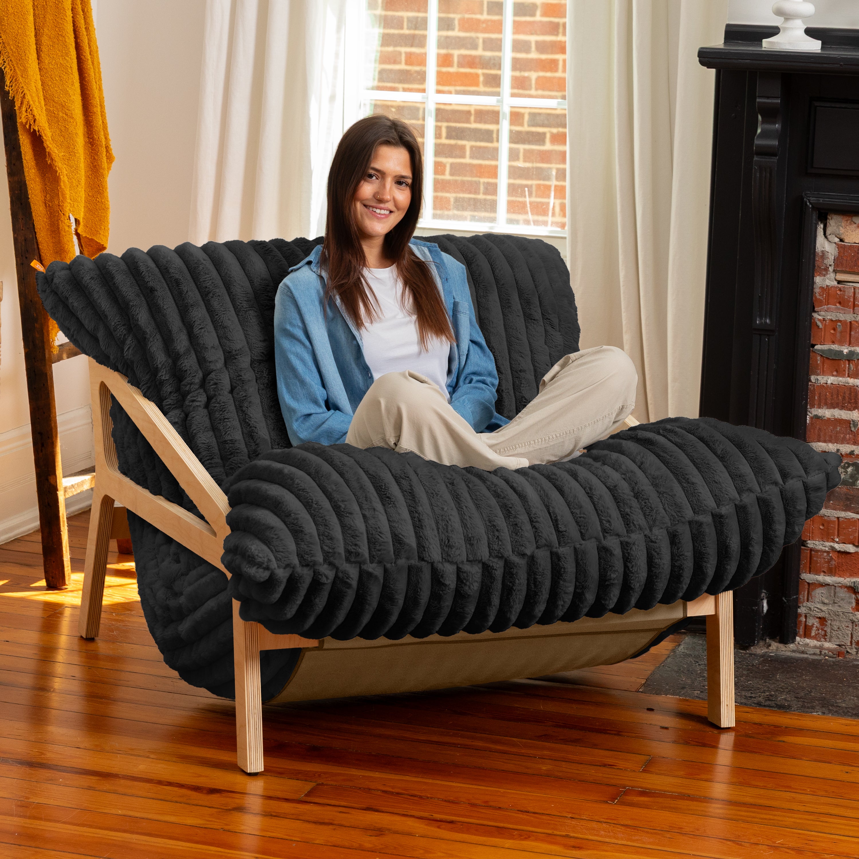 Pillow Saxx Dream Lounger with Wood Frame - 3-in-1 Bean Bag Accent Chair, Recliner & Sleeper Mondo Fur Black