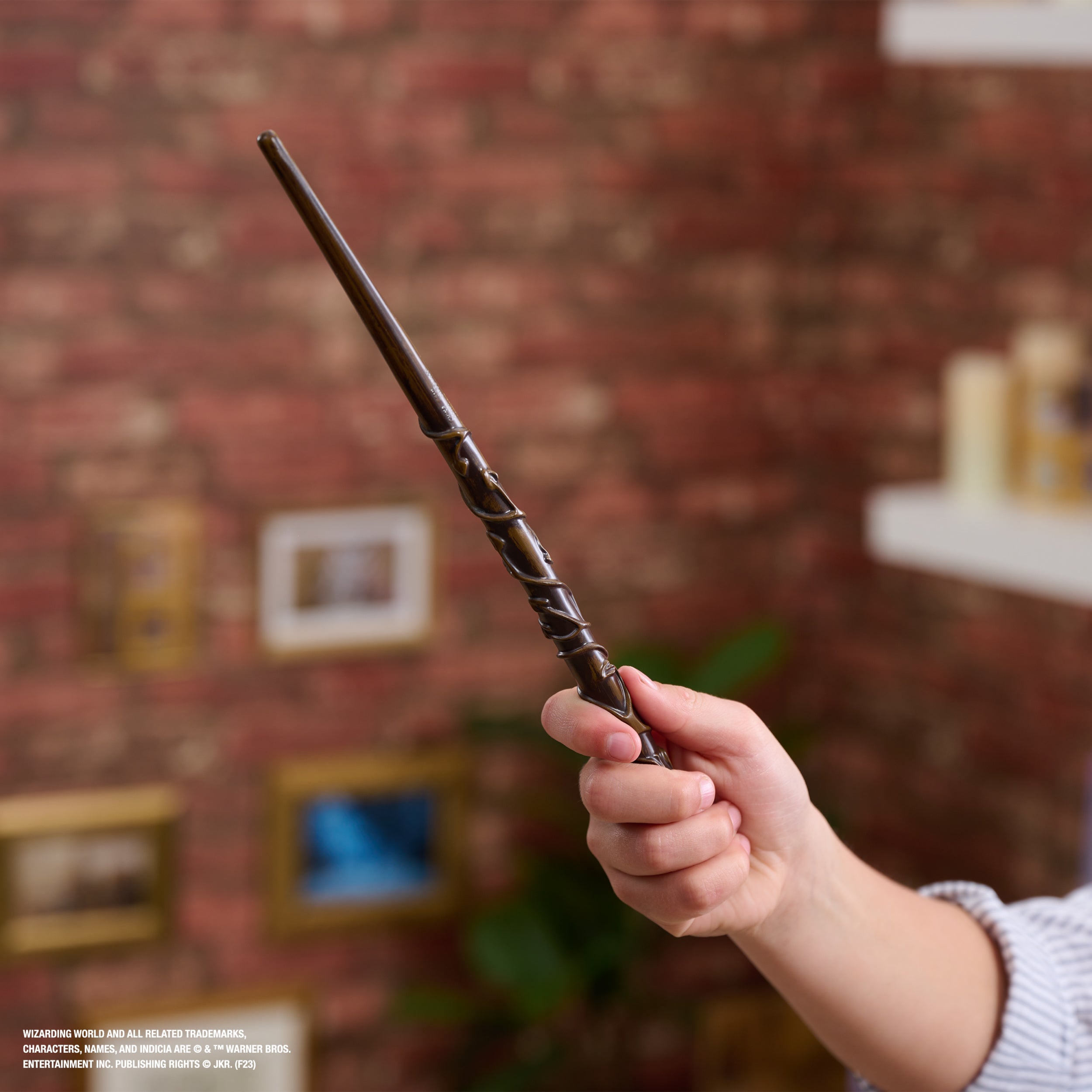 Wizarding World Harry Potter, 12-inch Magical Collector Hermione Granger Wand with Stand & Die-cast Icon, Magical Creatures, Accessory for Halloween Costumes