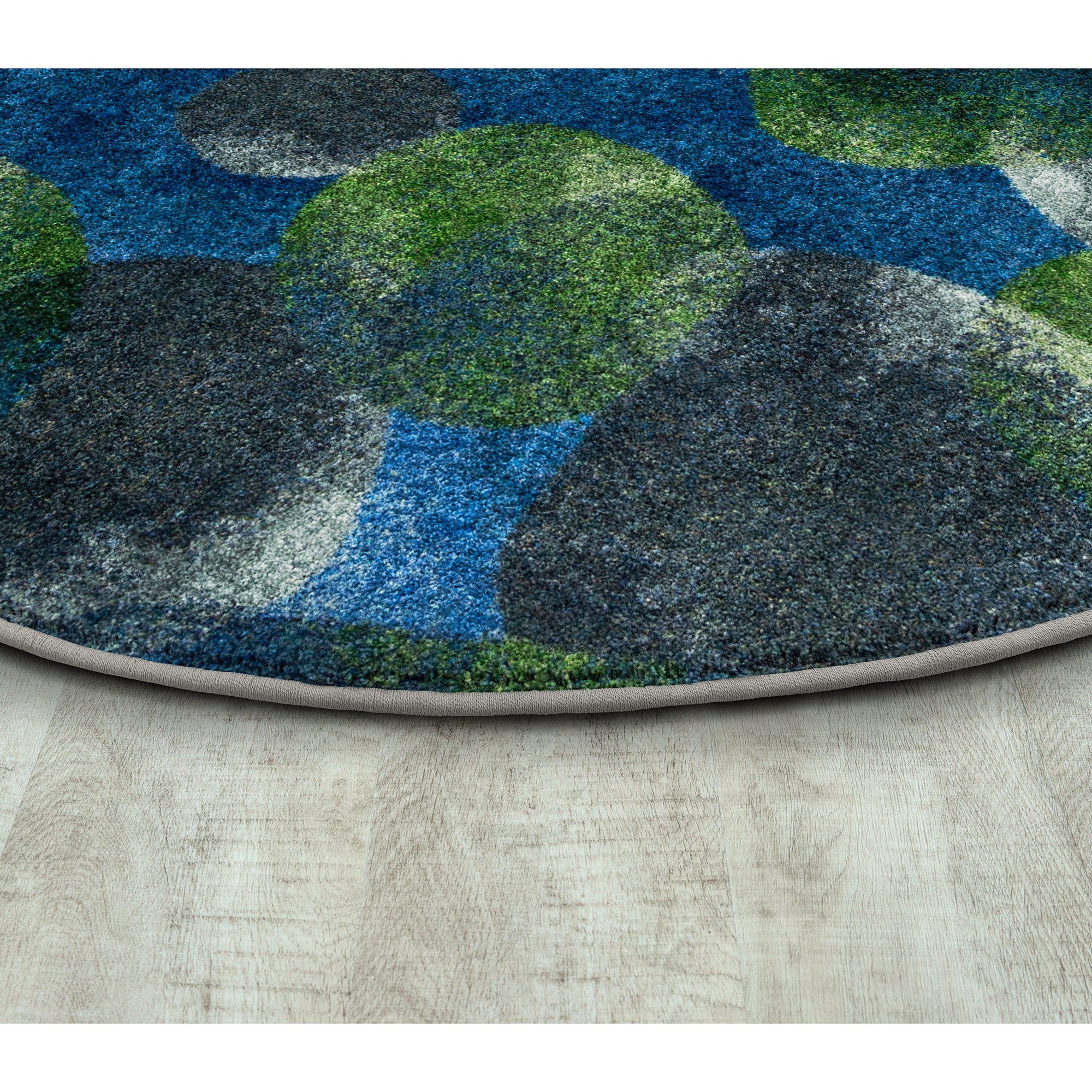 Riverstone 7'7" Round area rug in color Blue