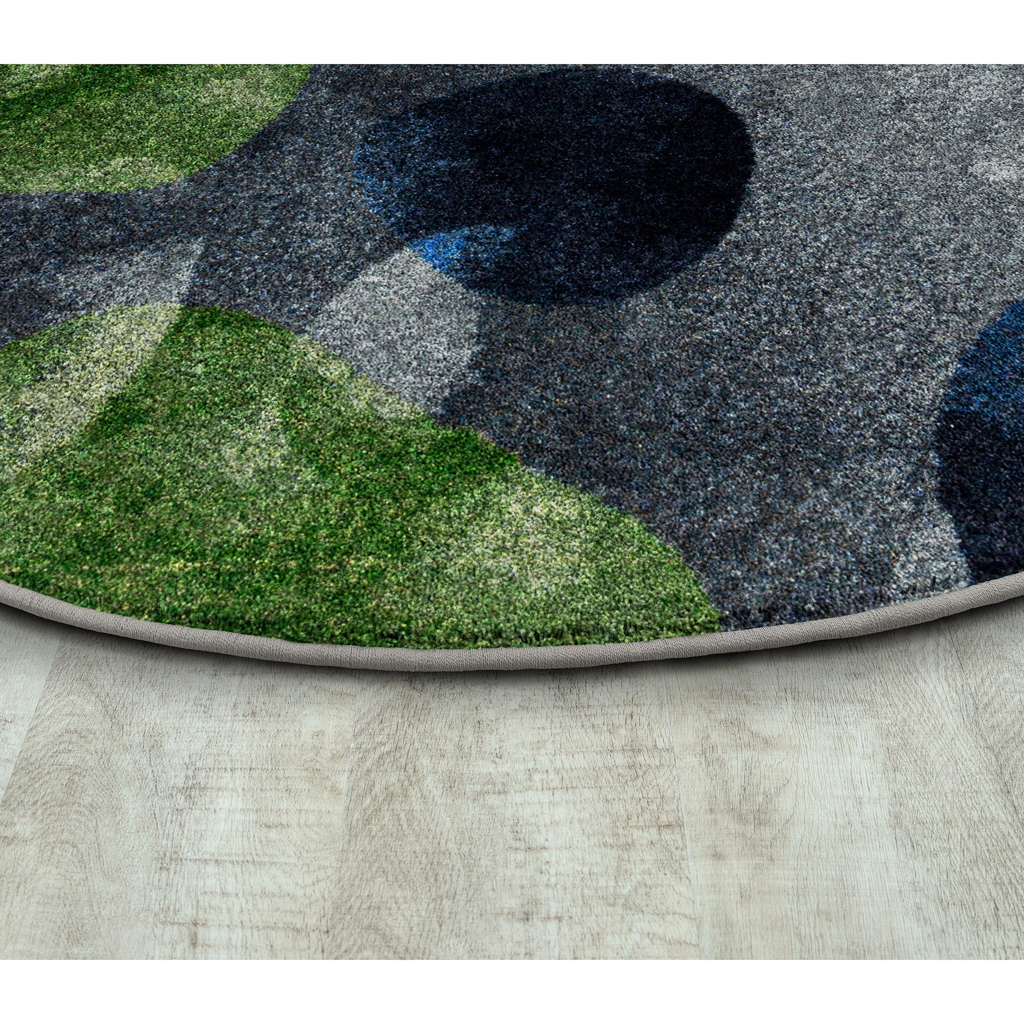 Riverstone 5'4" Round area rug in color Gray
