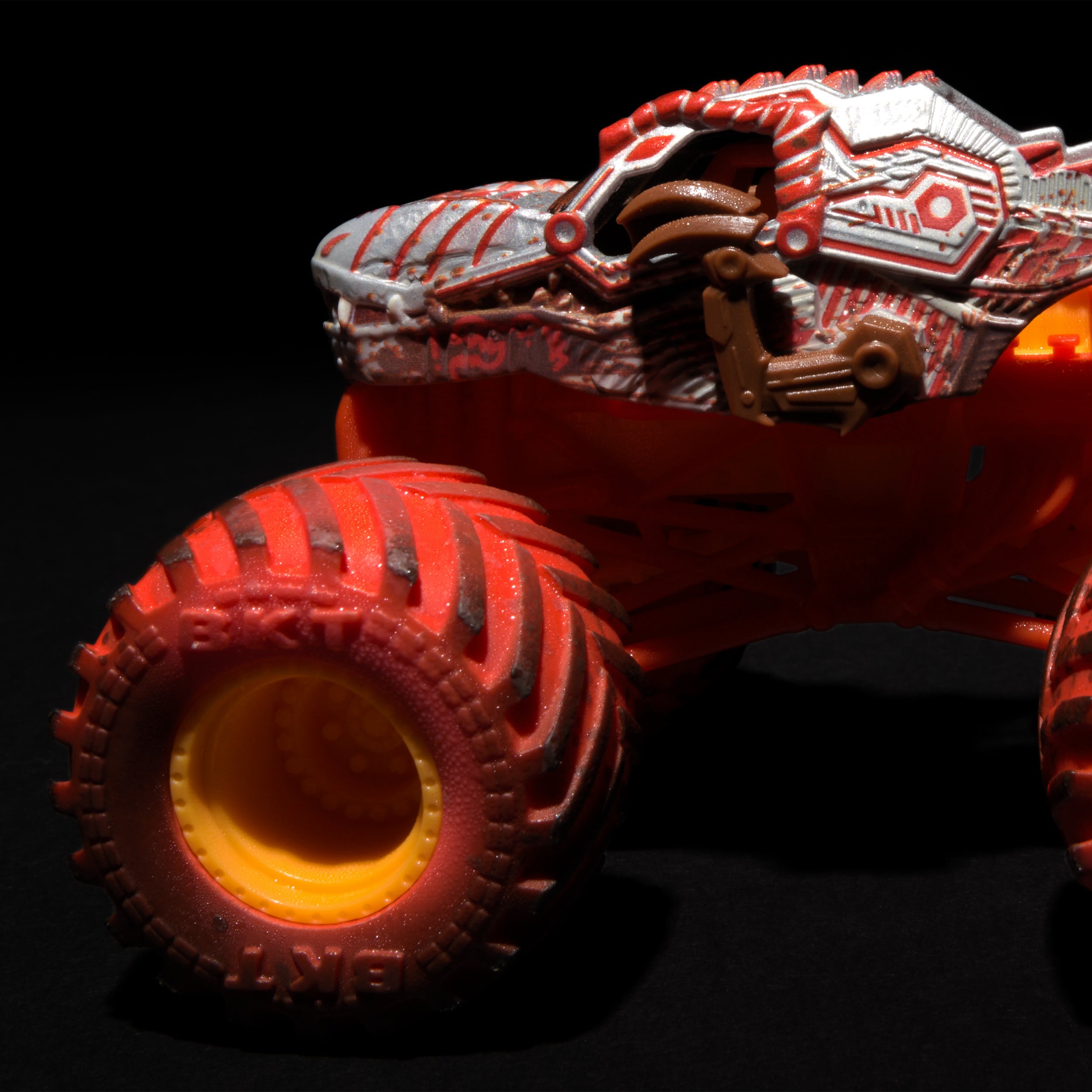 Monster Jam Mud Blasters, Color Change Monster Jam Truck, 1:64 Die Cast Vehicle, for Ages 3 and up Styles May Vary
