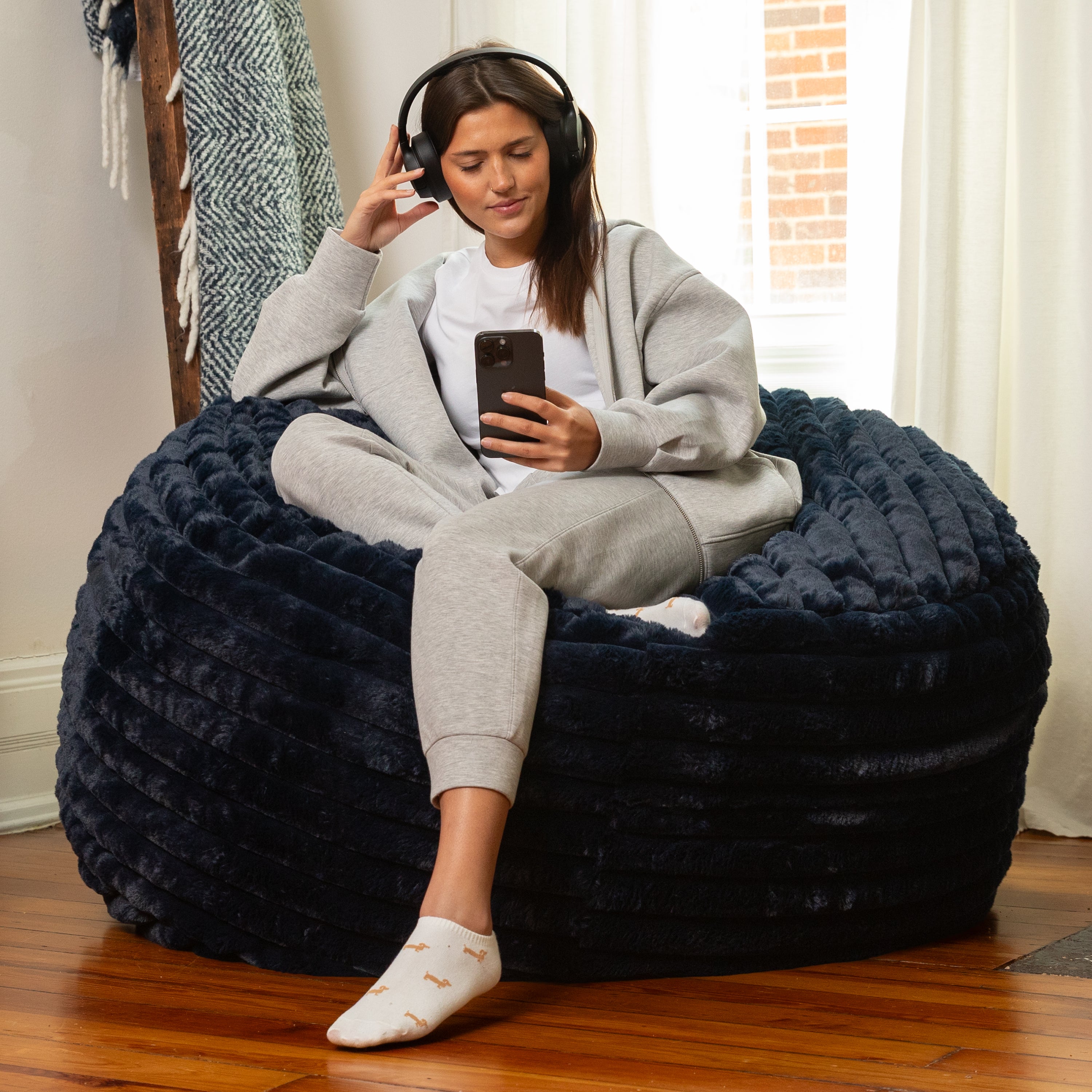 Jaxx Saxx 4ft - Large Round Bean Bag for Adults - Made in the USA - Luxuriously Soft Plush Faux Fur, Midnight Blue