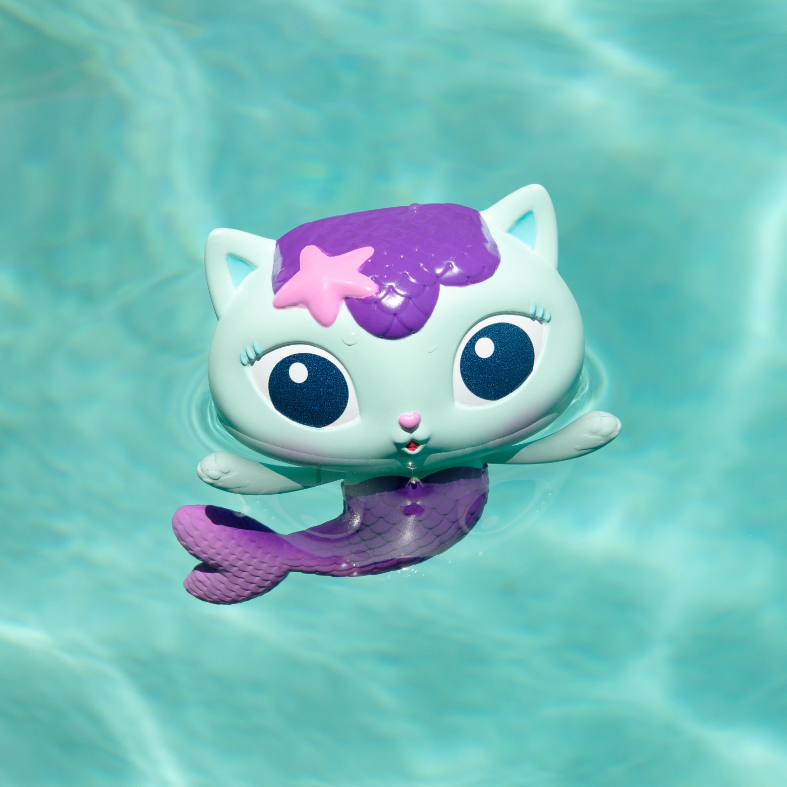 Swimways Gabby’s Dollhouse Mercat Floatin' Figures, Swimming Pool Accessories & Kids Pool Toys, Gabby's Dollhouse Party Supplies & Water Toys for Kids Aged 3 & Up