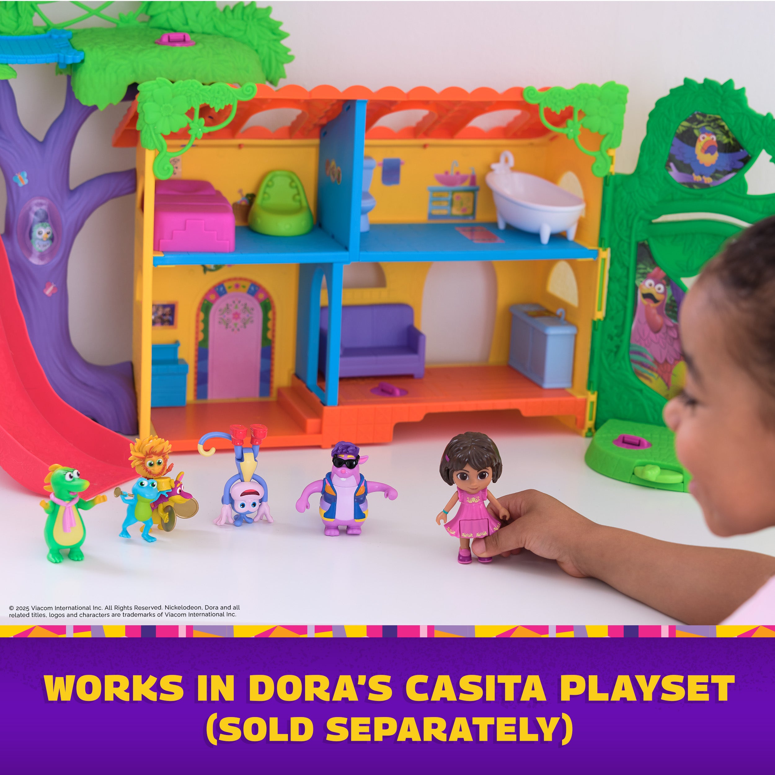 Dora, Fantastic Friends Gift Pack with Dora, Boots, Tico, Isa, and the Fiesta Trio, Toy Figures, Kids Toys for Girls & Boys Ages 3 and Up