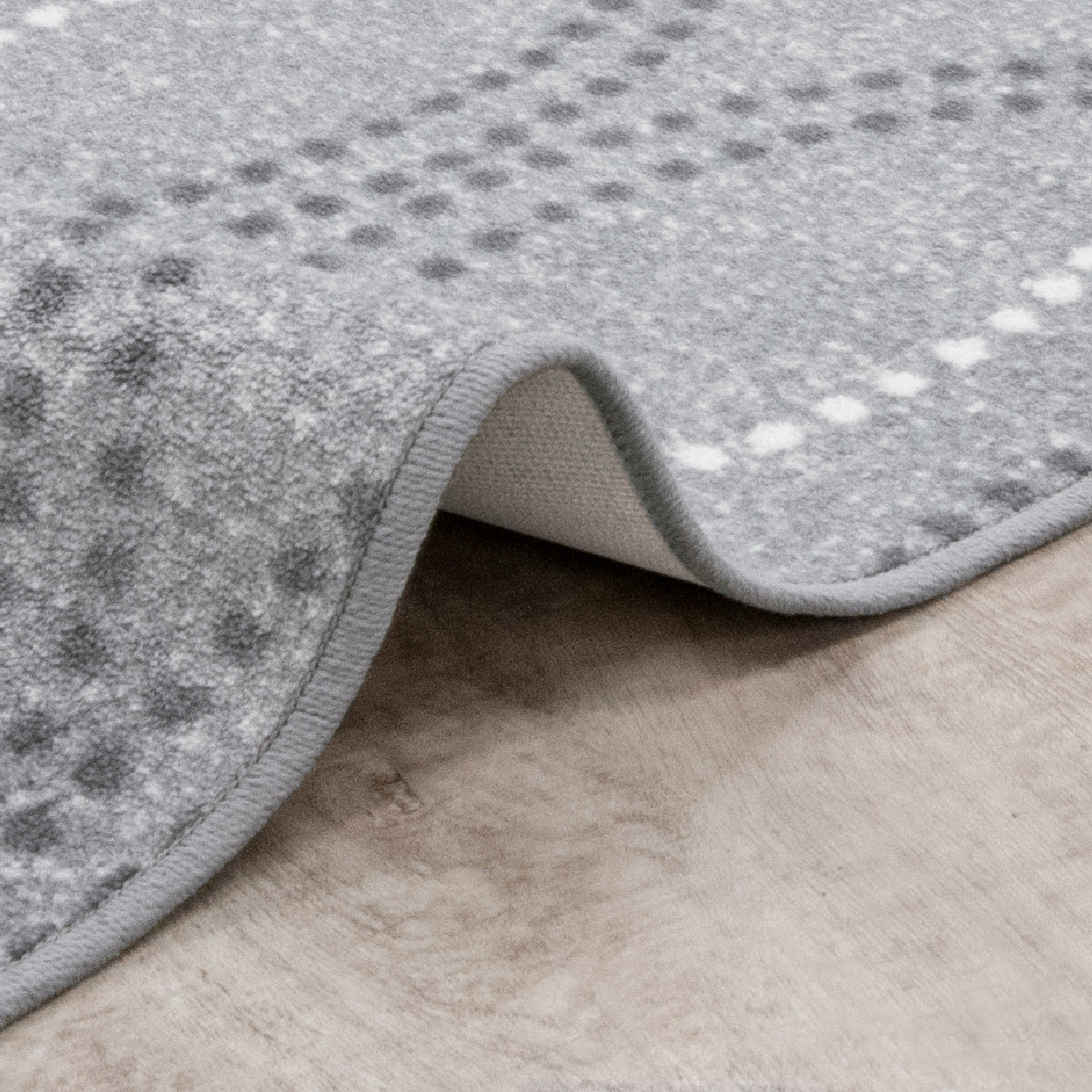 Seventh Heaven 3'10" x 5'4" area rug in color Mist
