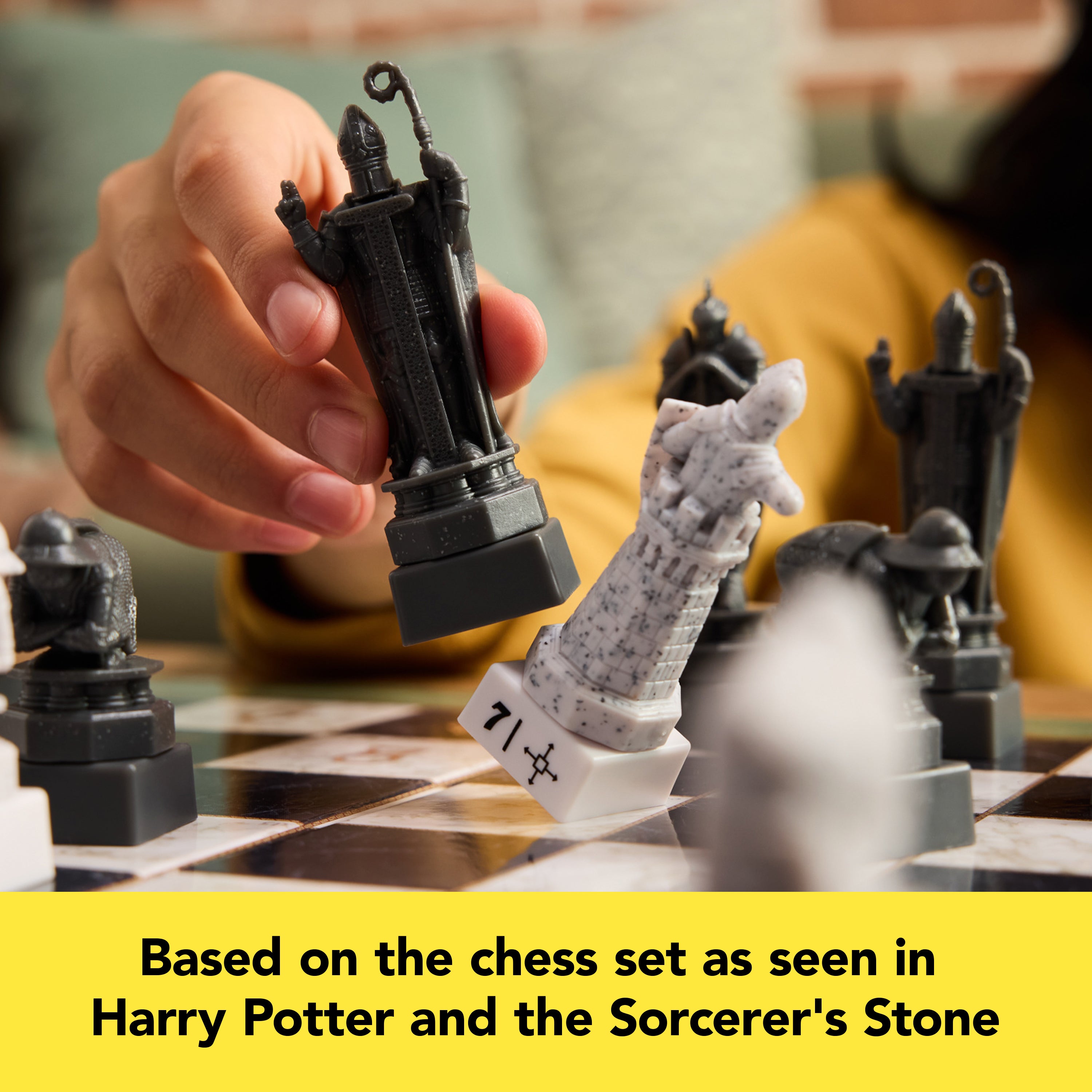 Spin Master Games, Wizarding World of Harry Potter Chess Teacher, Beginner Chess Set, Learn to Play Game for Beginners, Strategy Game for Muggles, for Kids & Family, 2 Players, for Ages 8 & Up