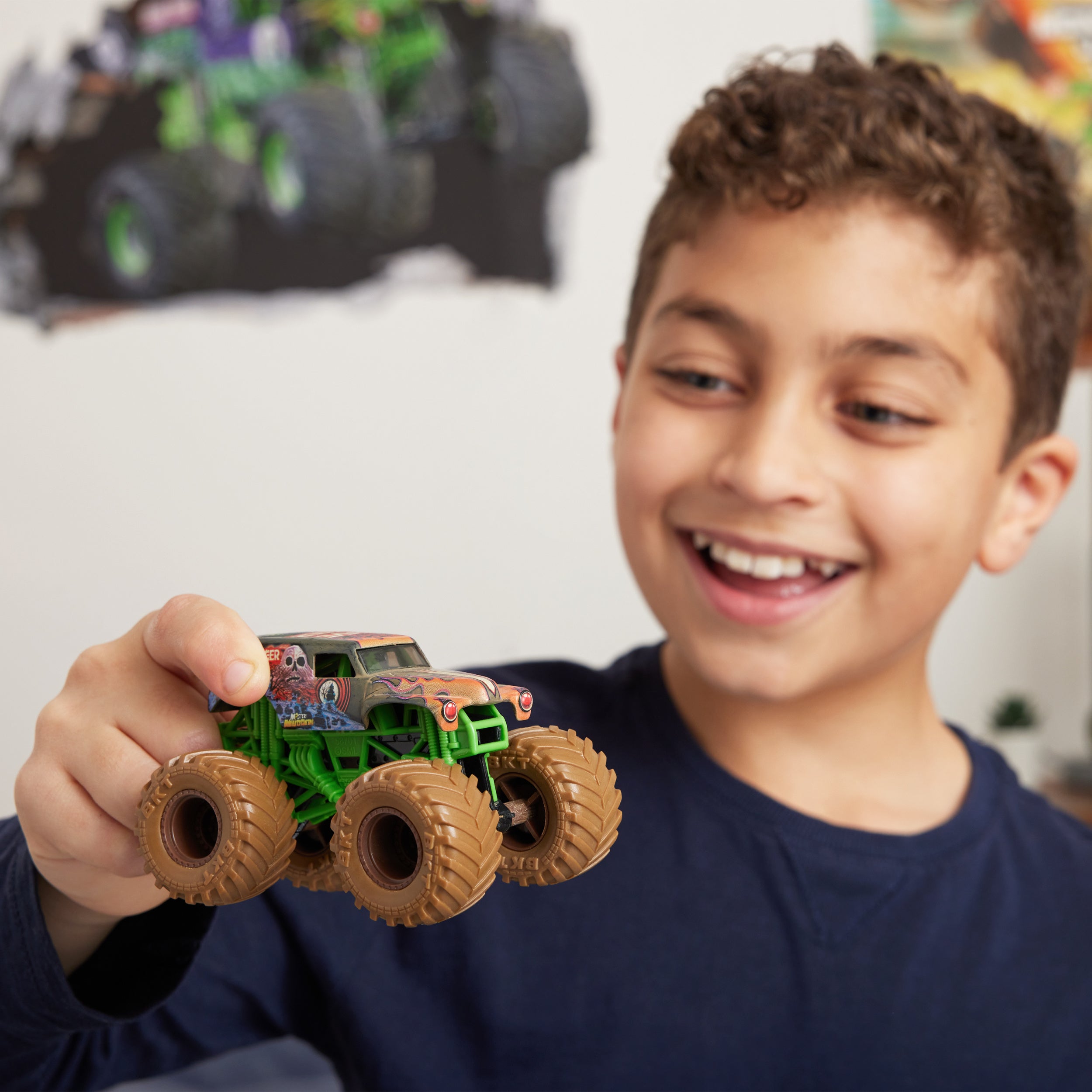 Monster Jam, Mystery Mudders, Official Die-Cast Monster Truck, Wash to Reveal, 1:64 Scale Styles Will Vary