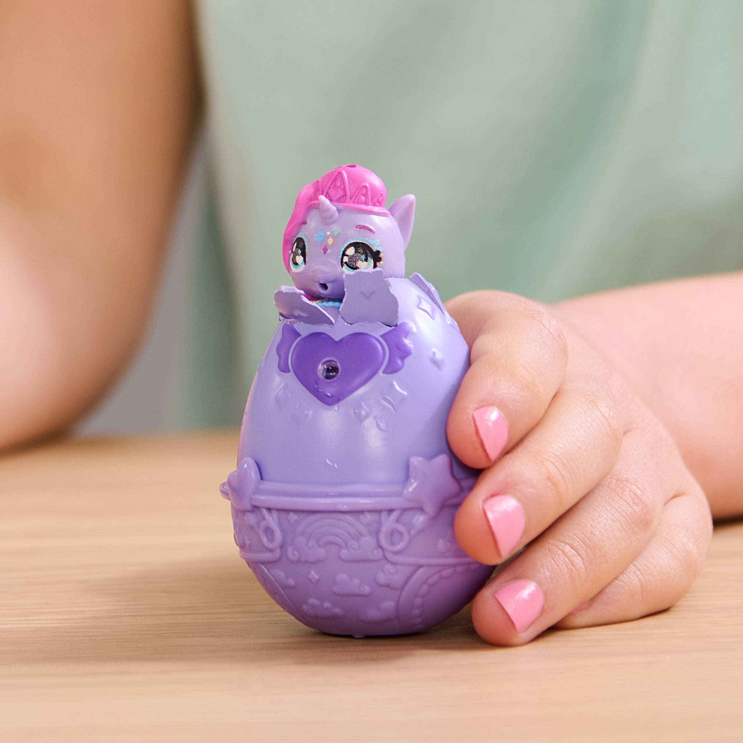 Hatchimals Alive, Spring Basket with 6 Mini Figures, 3 Self-Hatching Eggs, Fun Gift and Easter Toy, Kids Toys for Girls and Boys Ages 3 and up