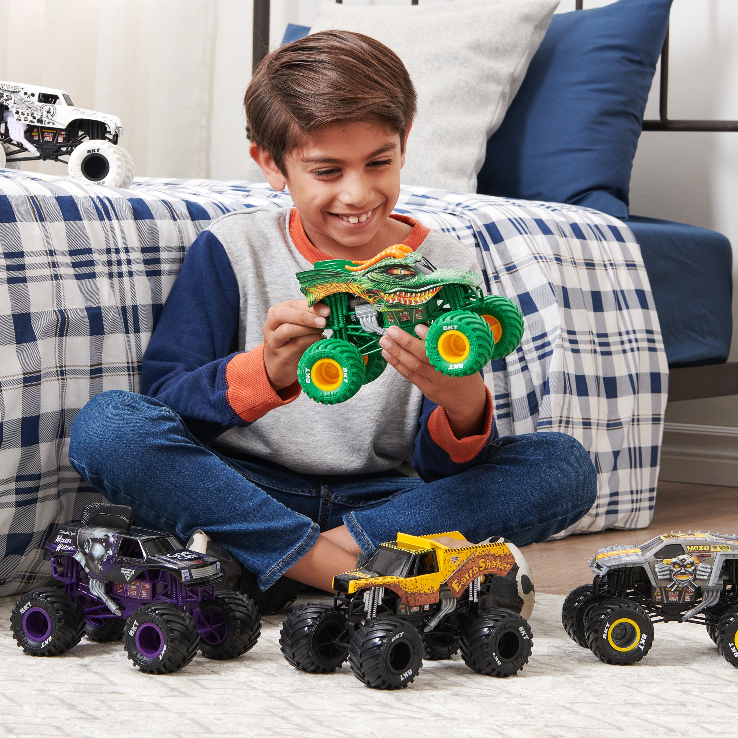 Monster Jam, 1-24 Scale Monster Truck, Collector Die-Cast Vehicle Styles May Vary