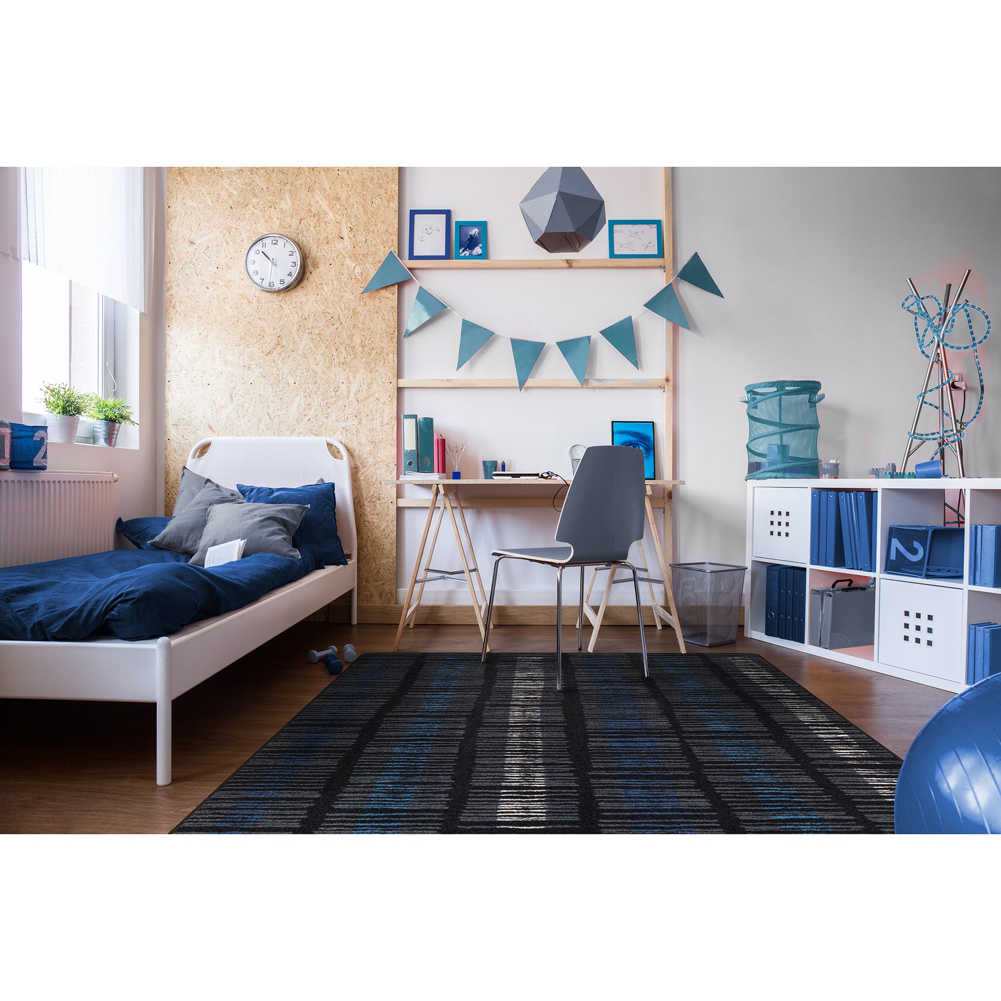 Verve 3'10" x 5'4" area rug in color Sapphire