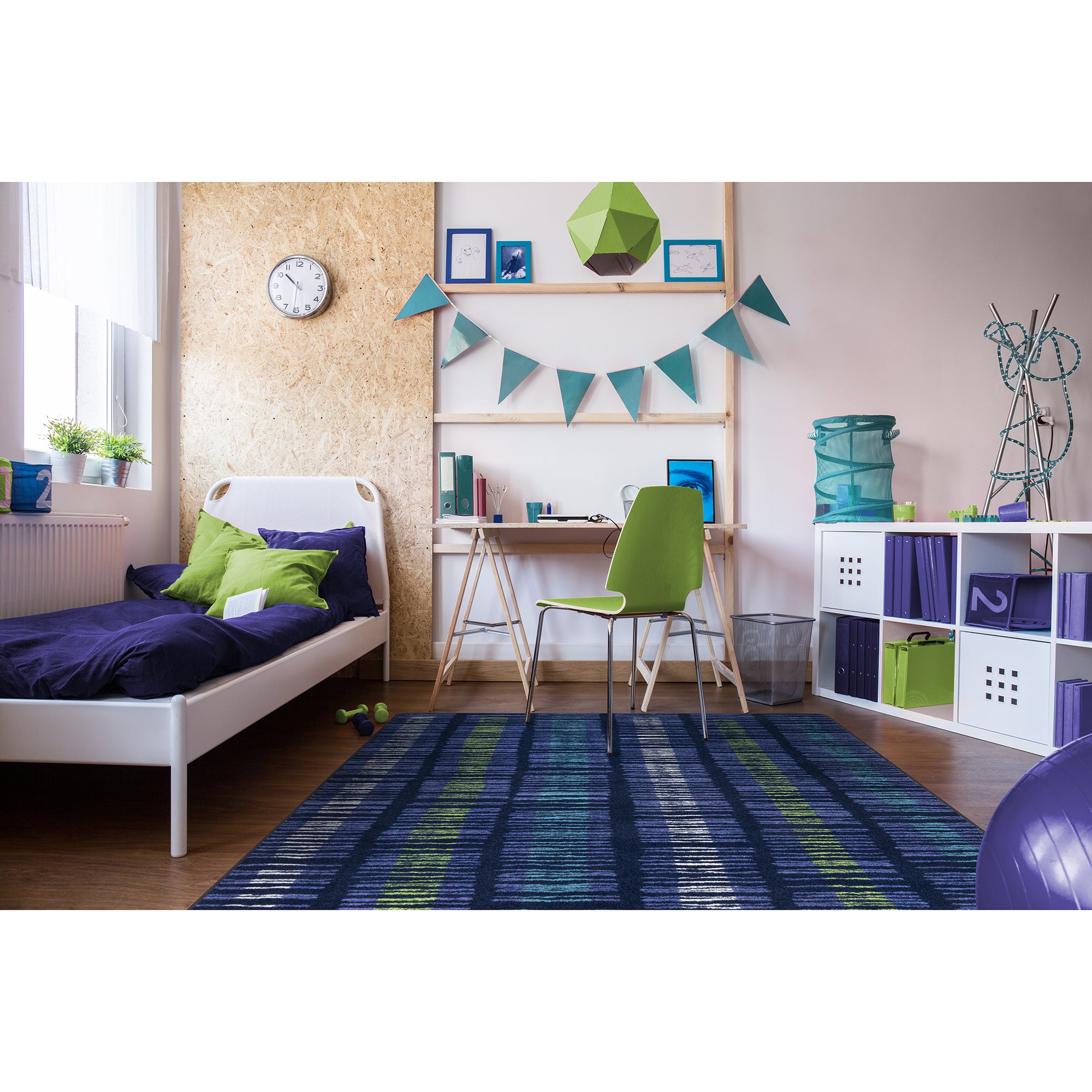 Verve 5'4" x 7'8" area rug in color Violet