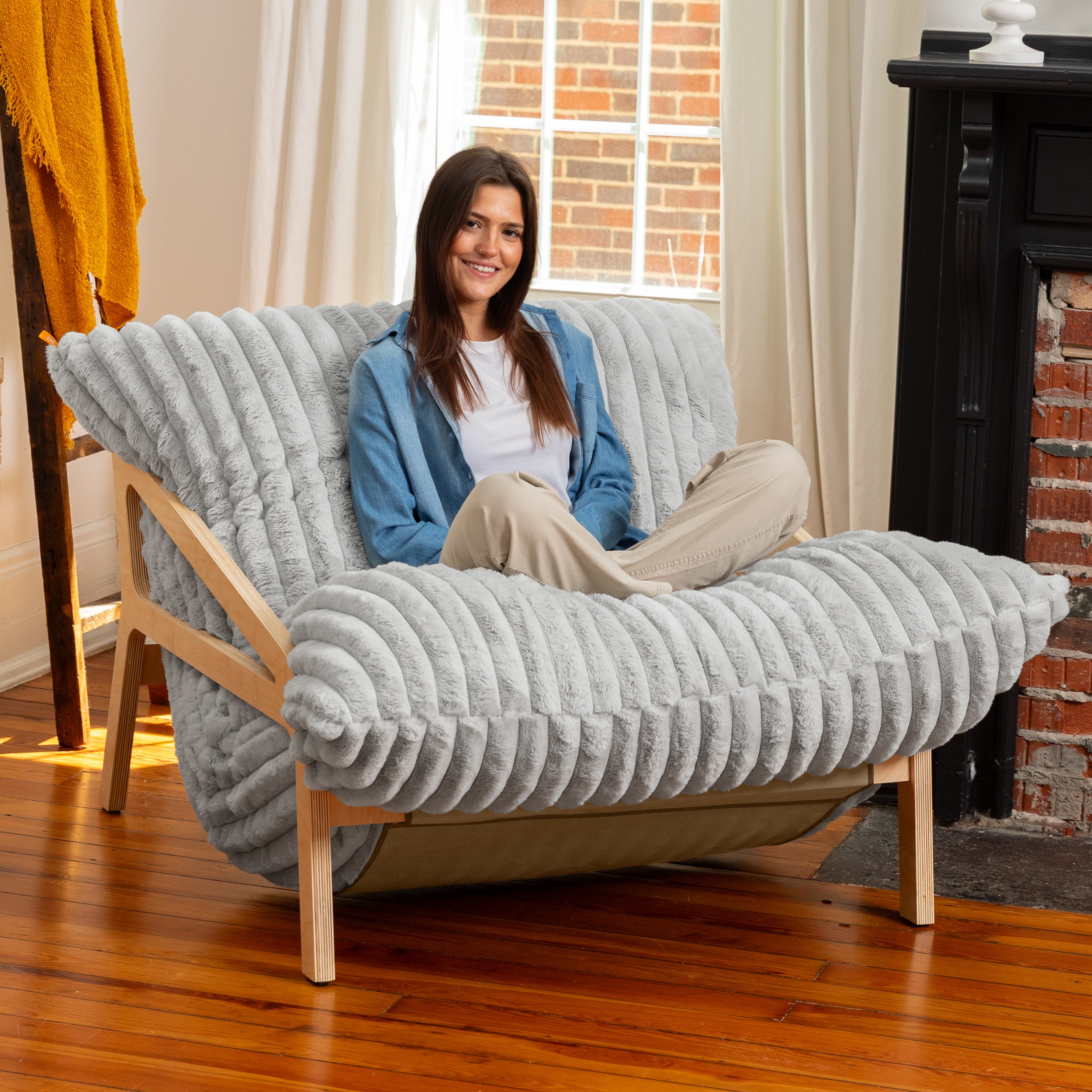 Pillow Saxx Dream Lounger with Wood Frame - 3-in-1 Bean Bag Accent Chair, Recliner & Sleeper Mondo Fur Grey