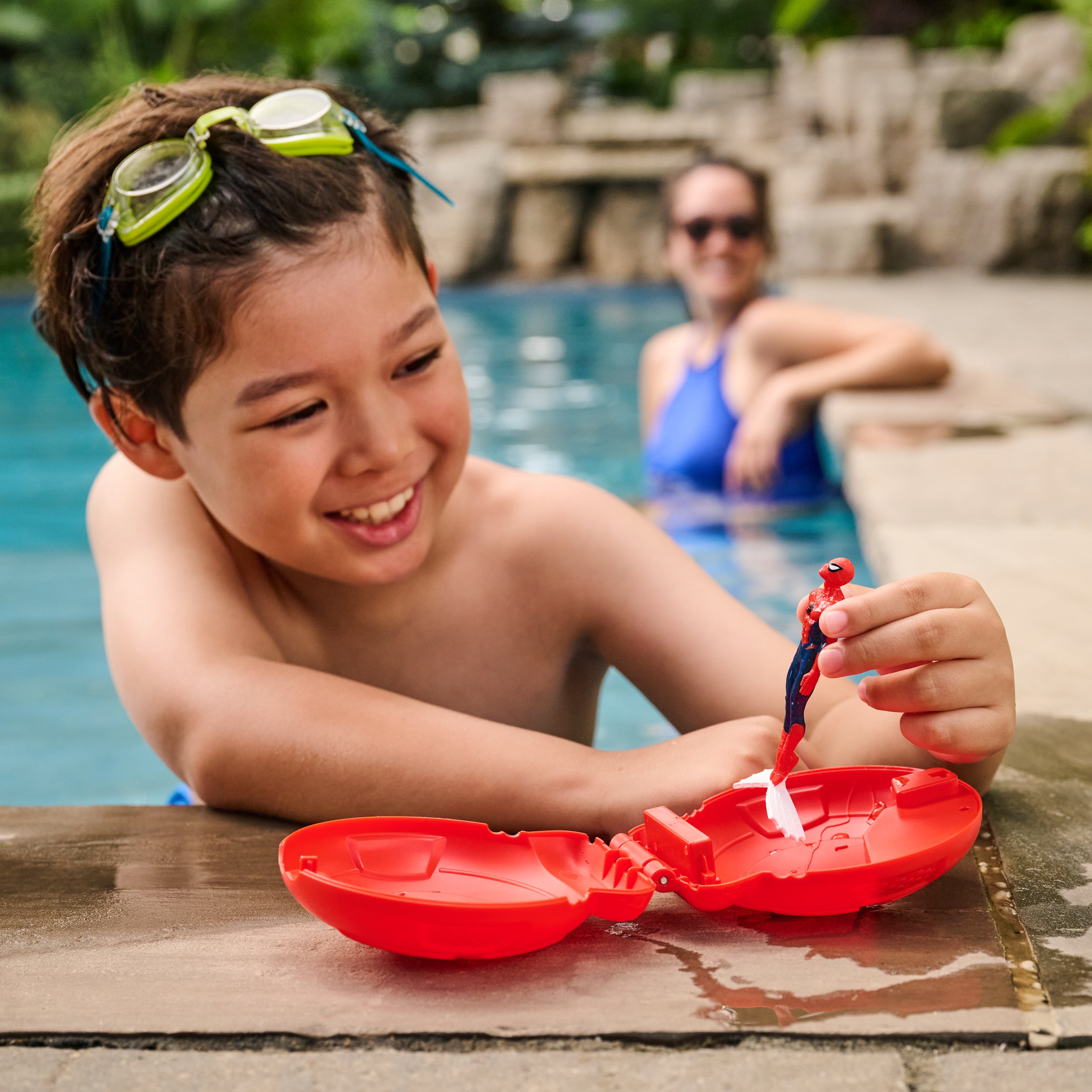 Swimways Marvel Spidey Dive N Surprise, Swimming Pool Accessories & Kids Pool Toys, Pool Party Supplies & Water Toys for Kids Aged 5 & Up