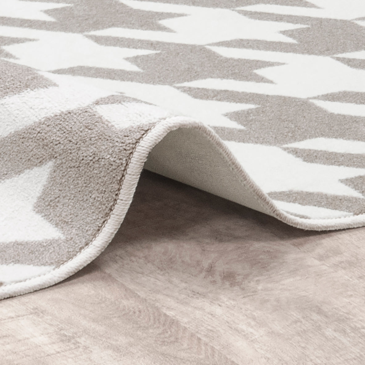 Windsor 3'10" x 5'4" area rug in color Dove