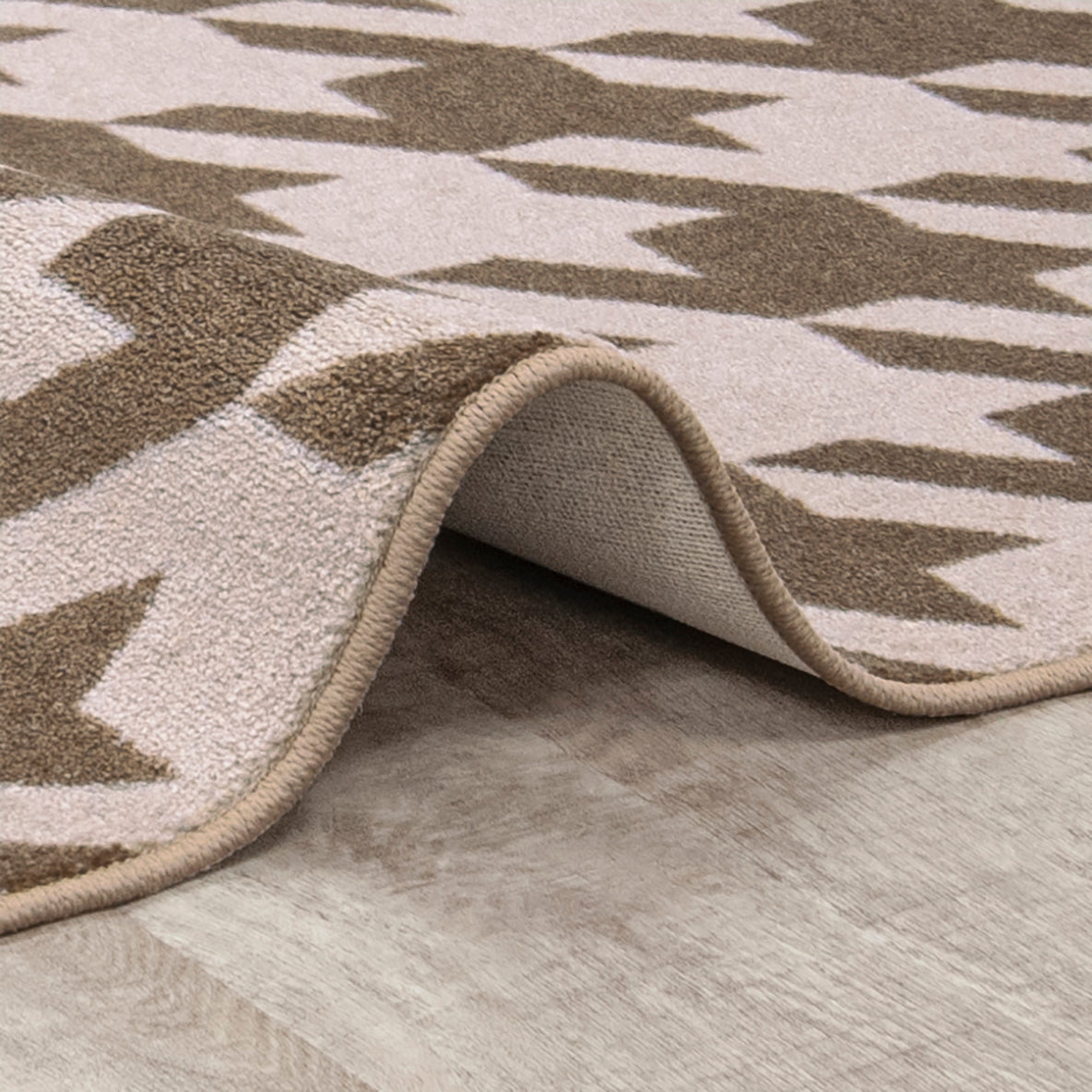 Windsor 5'4" x 7'8" area rug in color Java