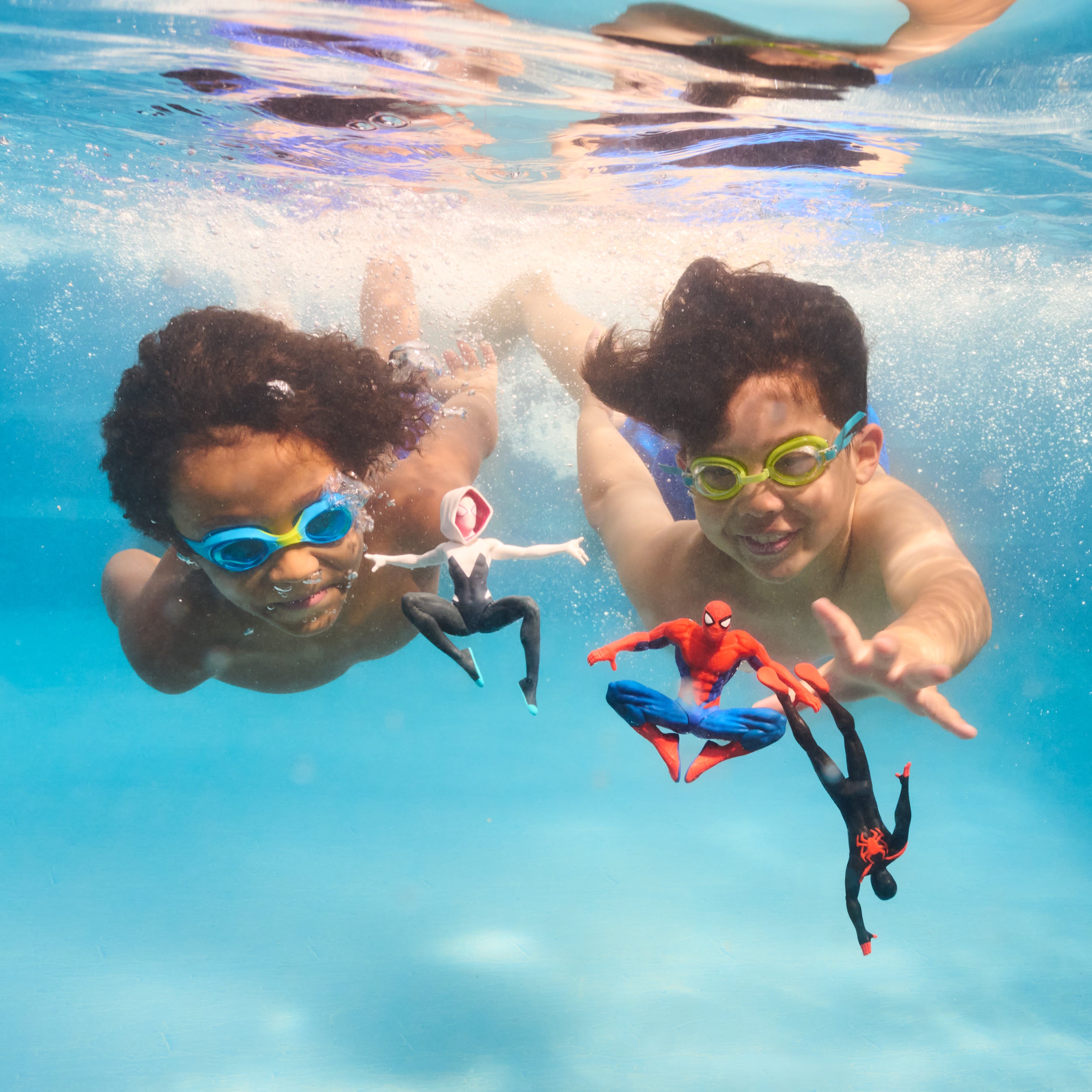 Swimways Marvel Spidey Dive Characters 3-Pack, Swimming Pool Accessories & Kids Pool Toys, Pool Party Supplies & Water Toys for Kids Aged 5 & Up