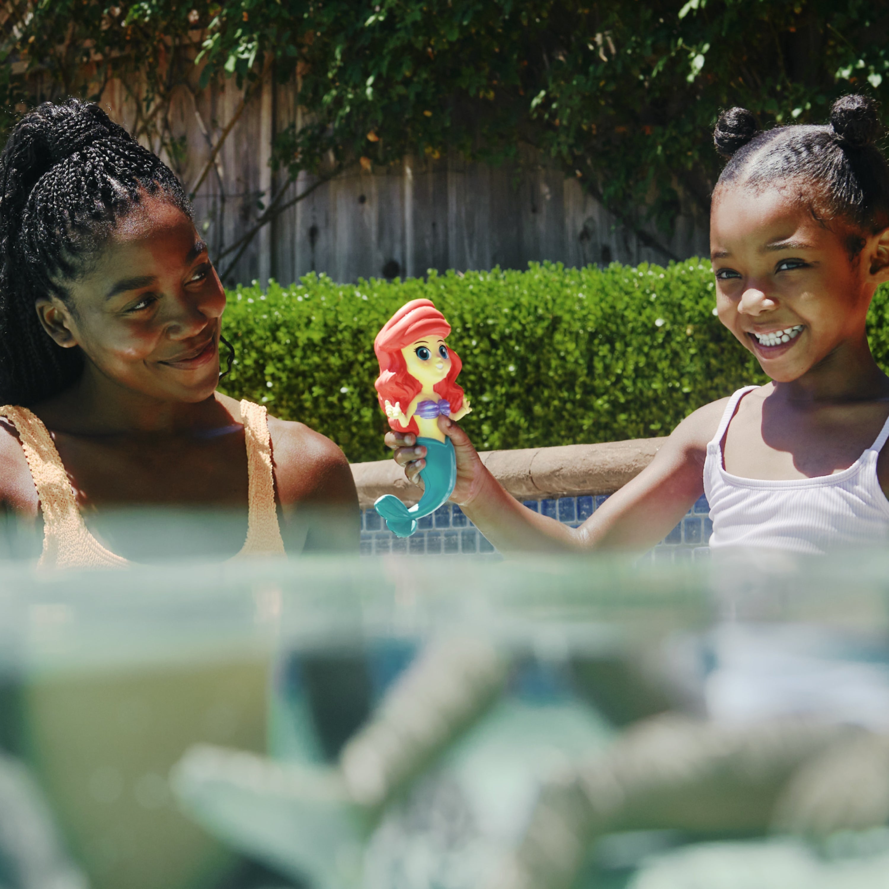Swimways Disney Princess Ariel Floatin' Figures, Swimming Pool Accessories & Kids Pool Toys, Little Mermaid Party Supplies & Water Toys for Kids Aged 3 & Up