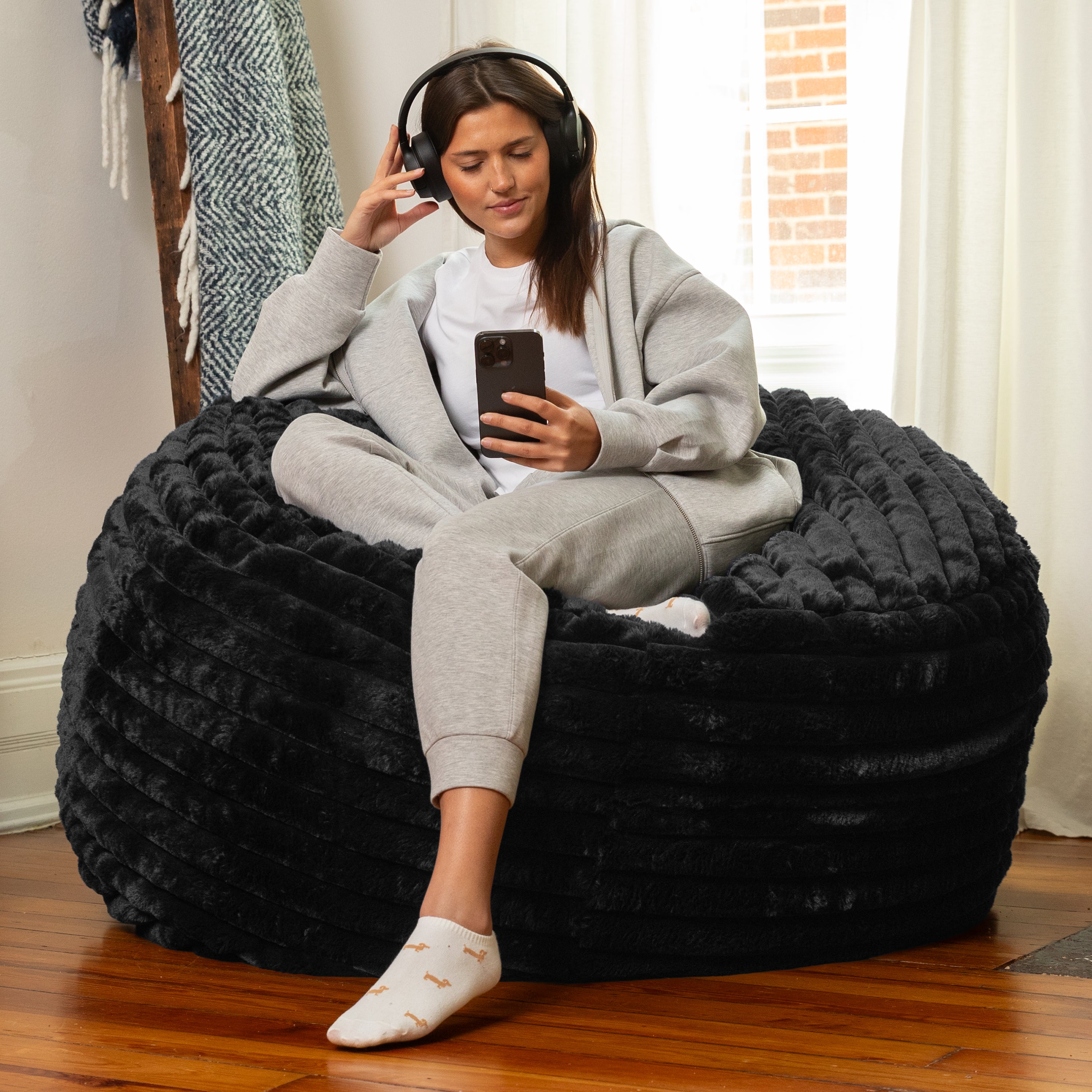 Jaxx Saxx 4ft - Large Round Bean Bag for Adults - Made in the USA - Luxuriously Soft Plush Faux Fur, Black