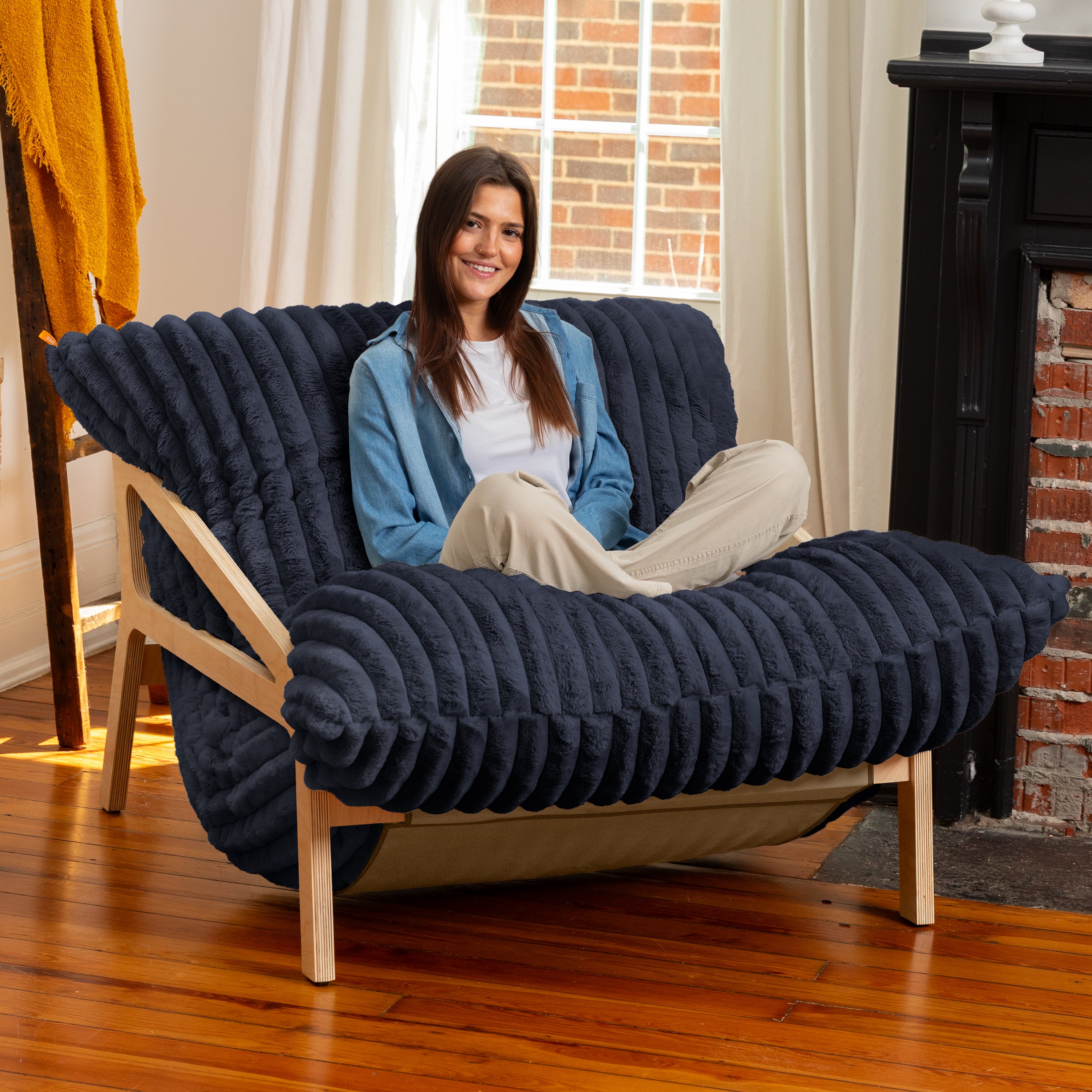 Pillow Saxx Dream Lounger with Wood Frame - 3-in-1 Bean Bag Accent Chair, Recliner & Sleeper Mondo Fur Midnight Blue