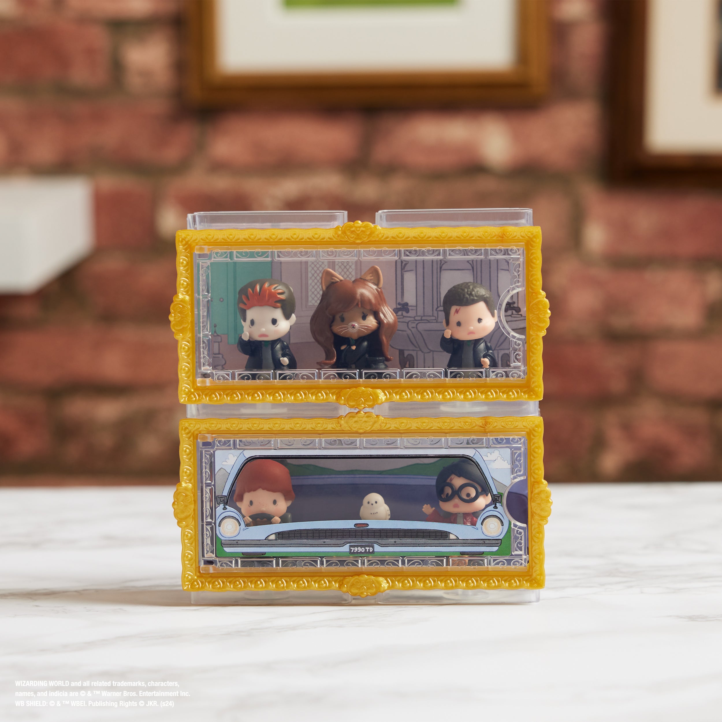 Wizarding World Harry Potter, Micro Magical Moments Year 2 Flying Car Figure Set with Harry, Ron, Hedwig & Display Case, Kids Toys for Ages 6+