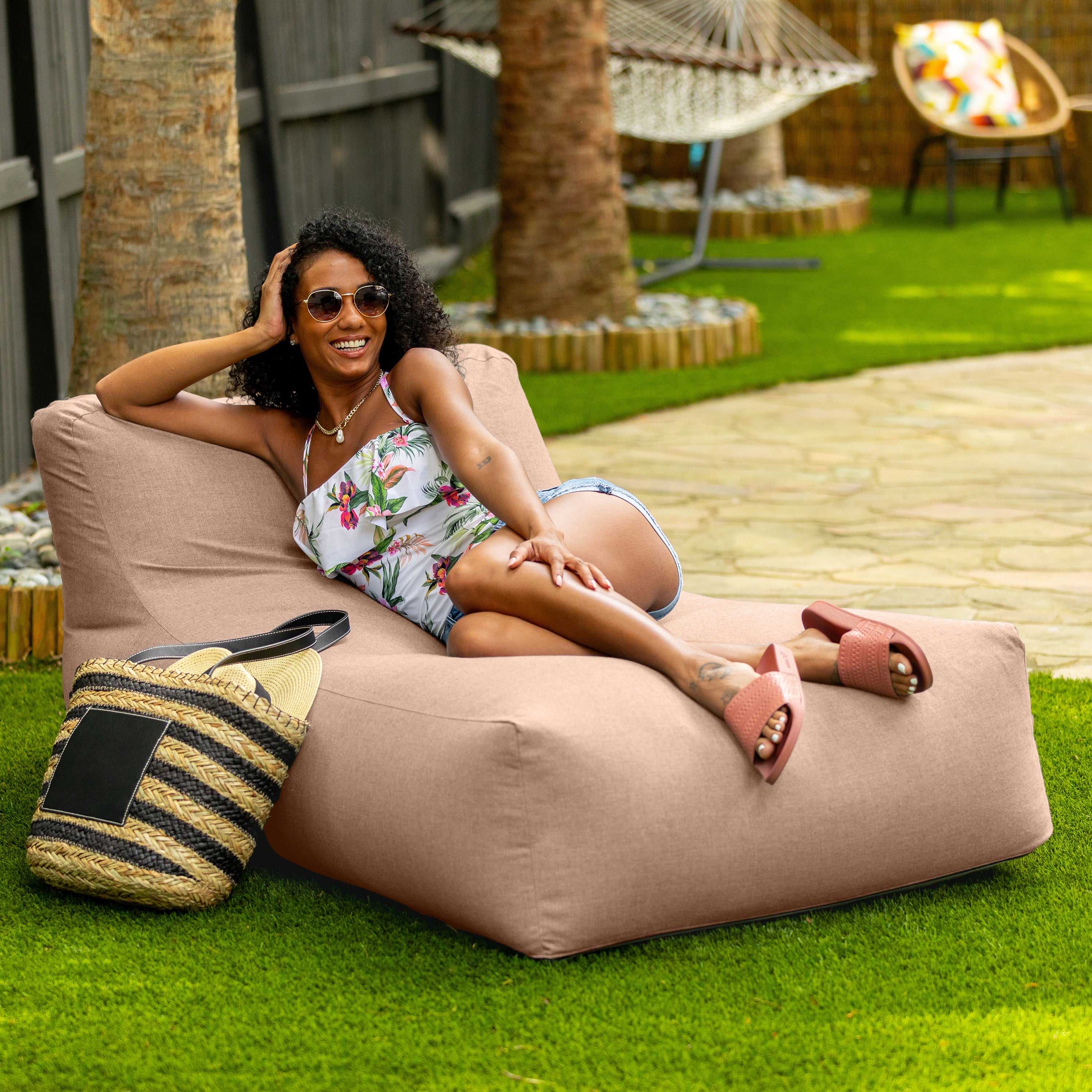 Coza Outdoor Sun Lounger - Luxurious Giant Outdoor Chaise - Sunbrella, Petal